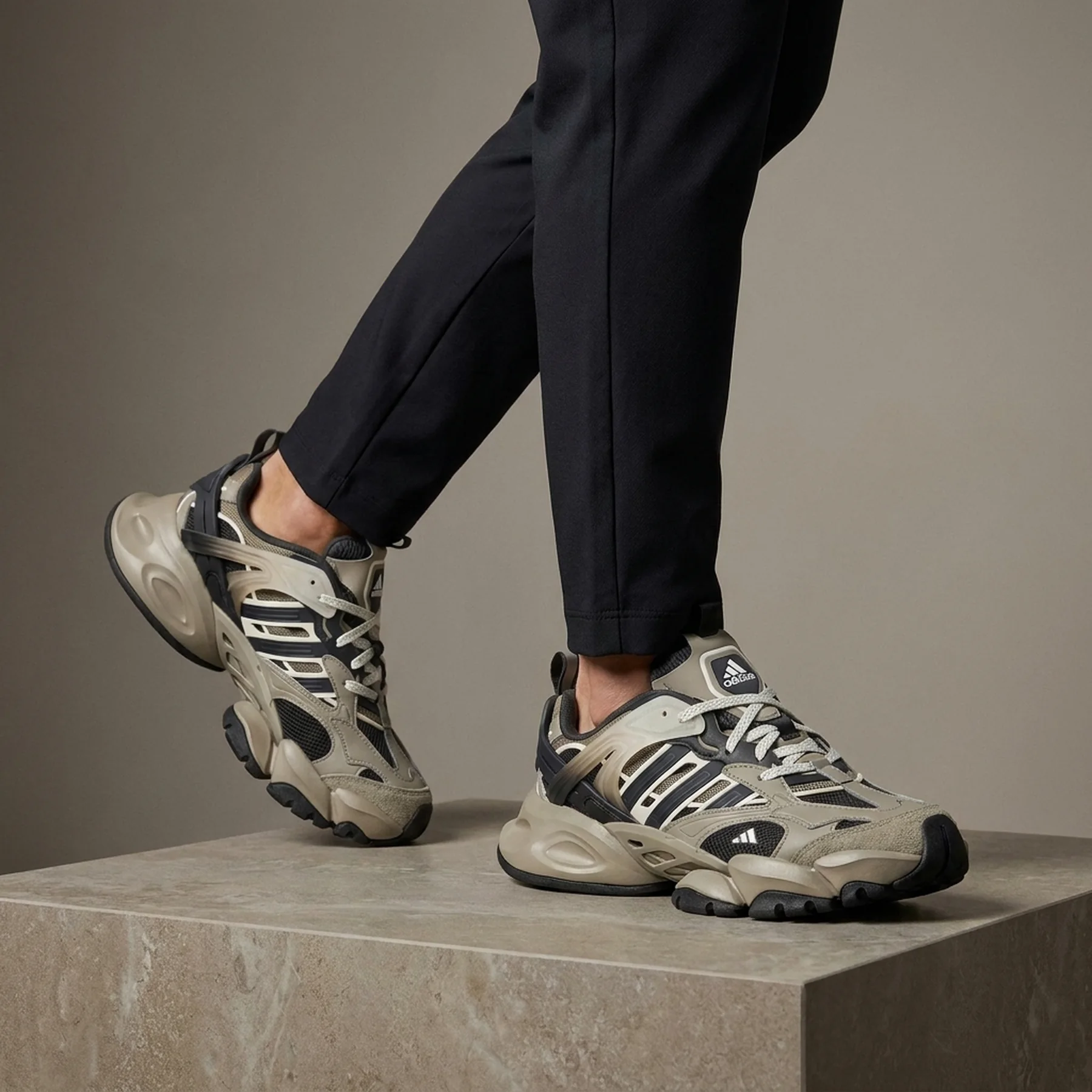 Кросівки Adidas XLG Runner Deluxe Egg Stone Silver Gray Carbon Black