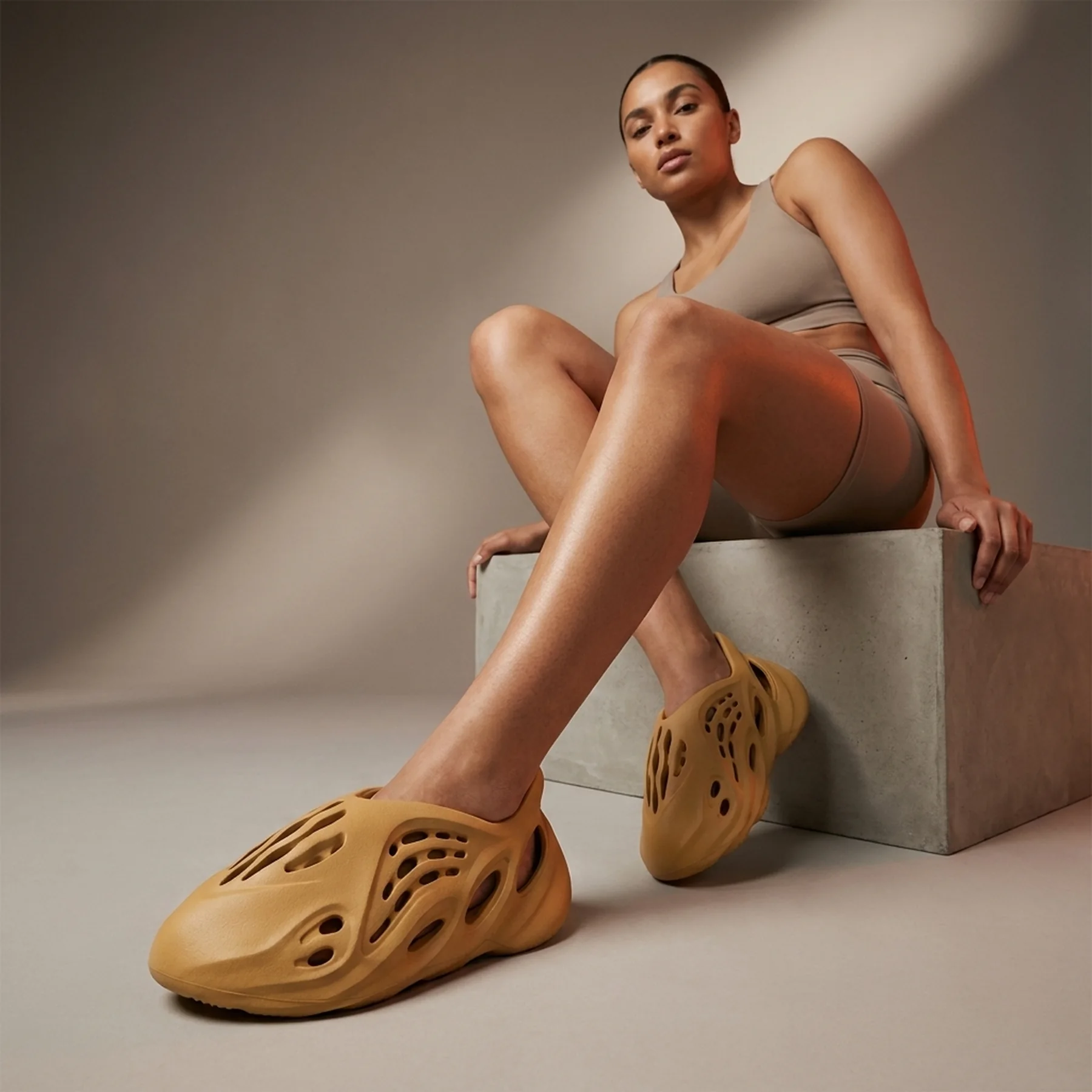 Кросівки Adidas yeezy foam runner ochre
