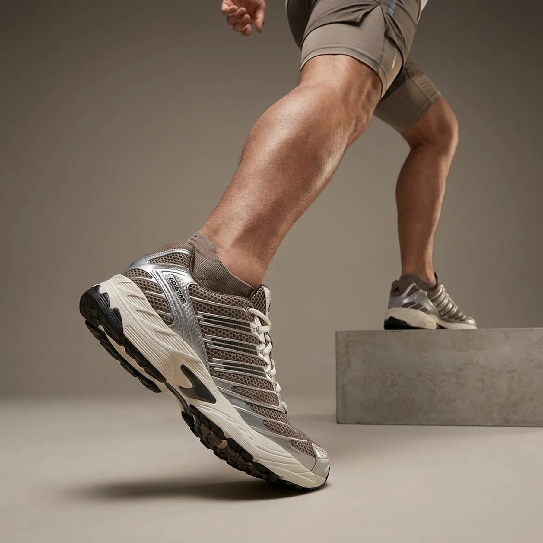 Кросівки ADISTAR CONTROL 3 HQ2723 Adidas 7,5 (41,5) Коричневий