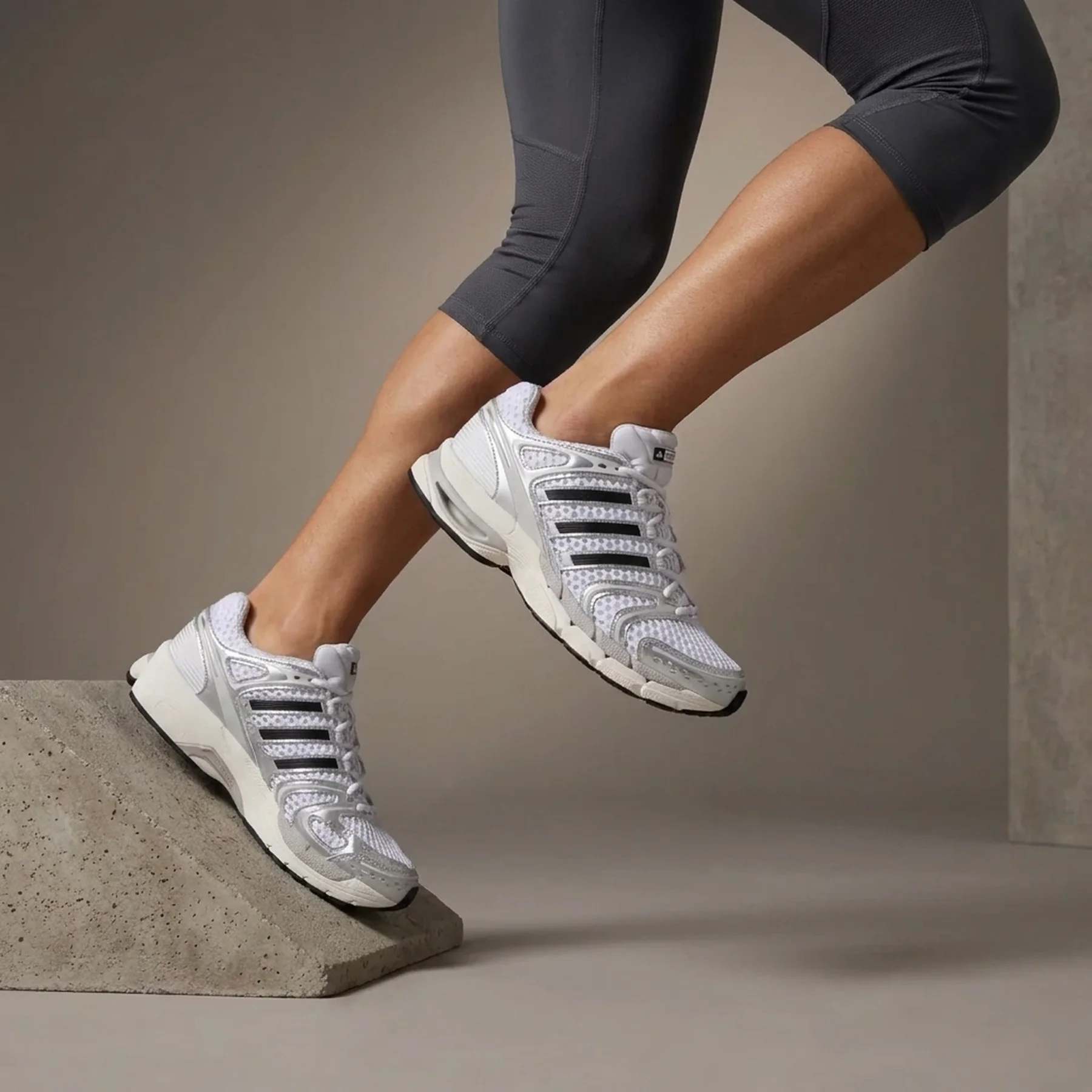 Кросівки ADISTAR CONTROL 5 KI6121 Adidas 7,5 (41,5) Сірий