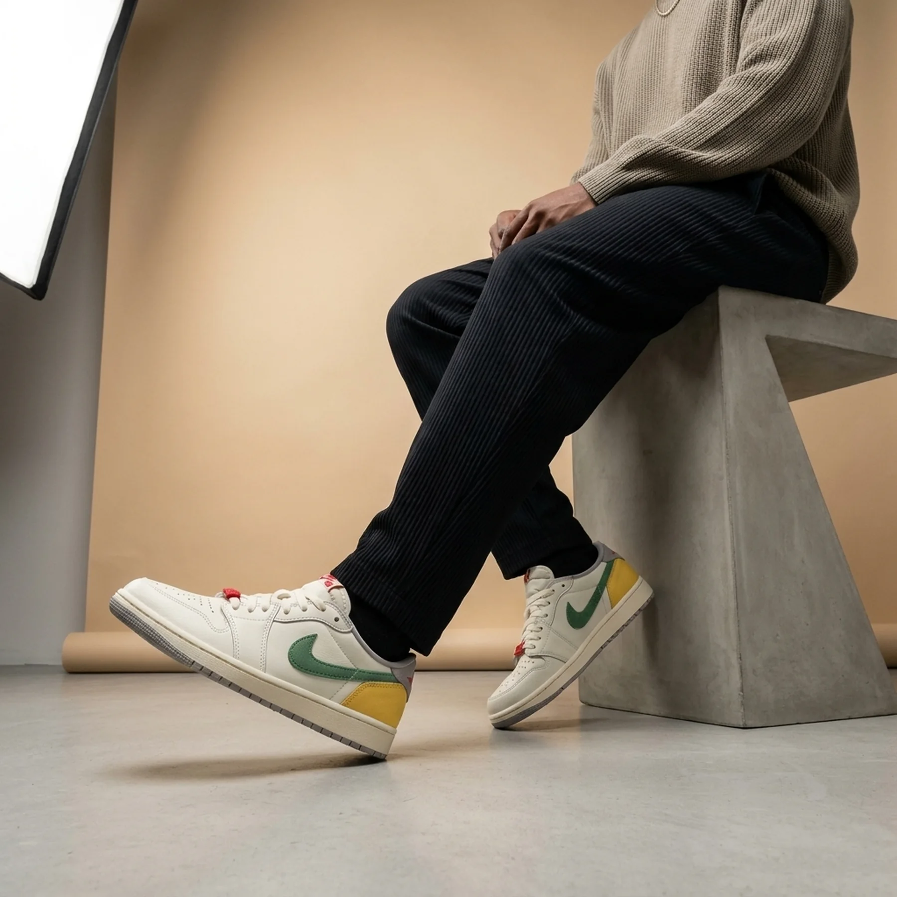 Кросівки Air Jordan 1 Retro Low OG SAIL/CASHMERE