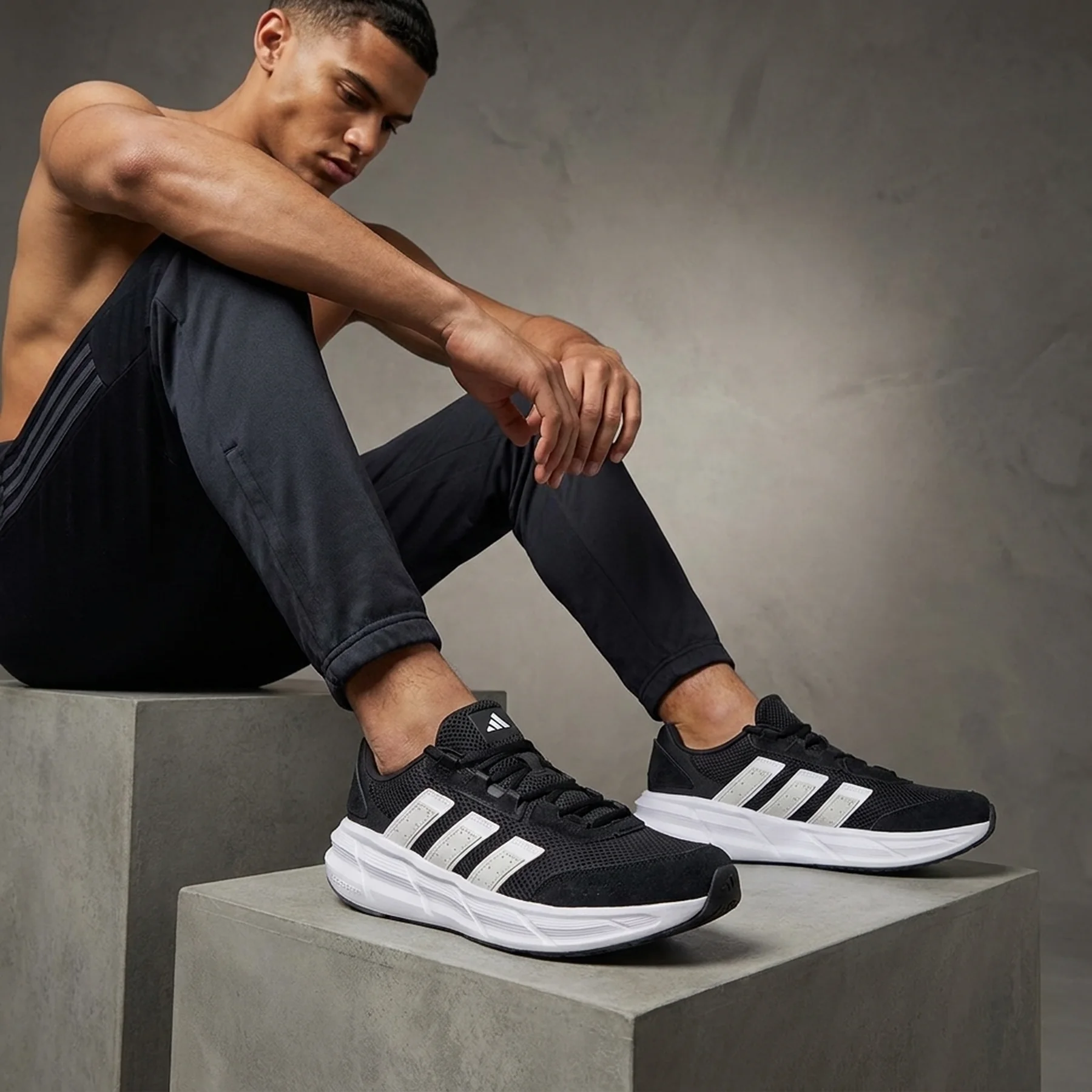 Кросівки ASTRASTAR JR5563 Adidas 7,5 (41,5) Чорний