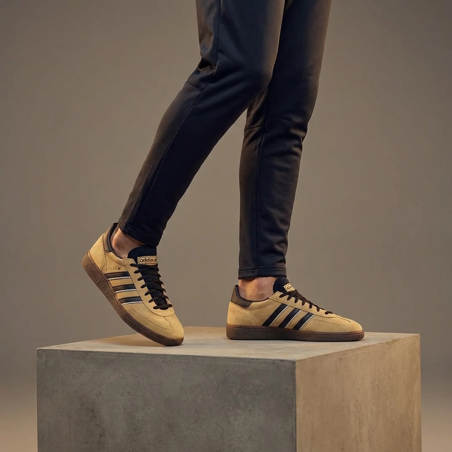 Кросівки чоловічі Adidas Handball Spezial Shoes Beige (IF9014)