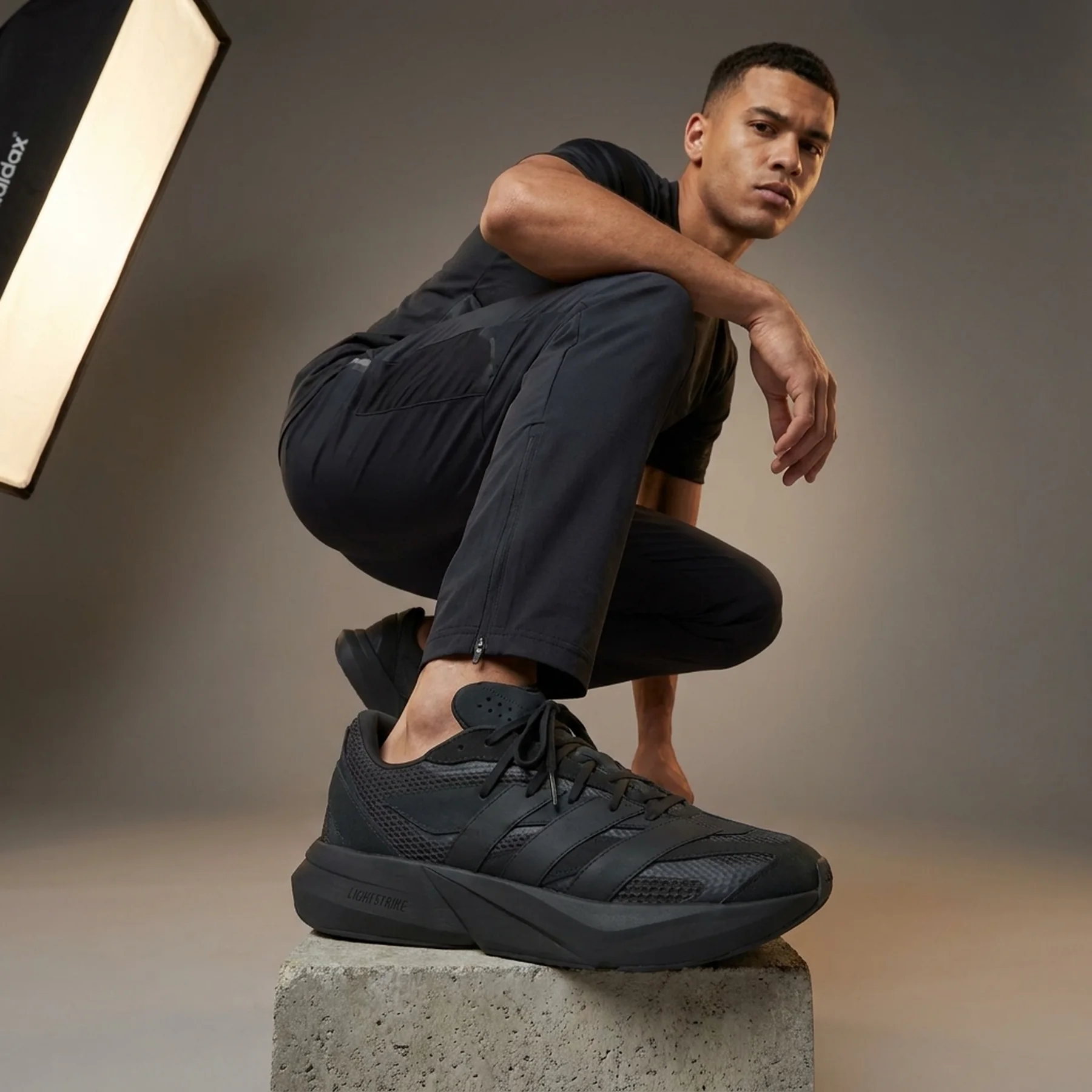 Кросівки чоловічі Adidas Lightblaze (JH6941)