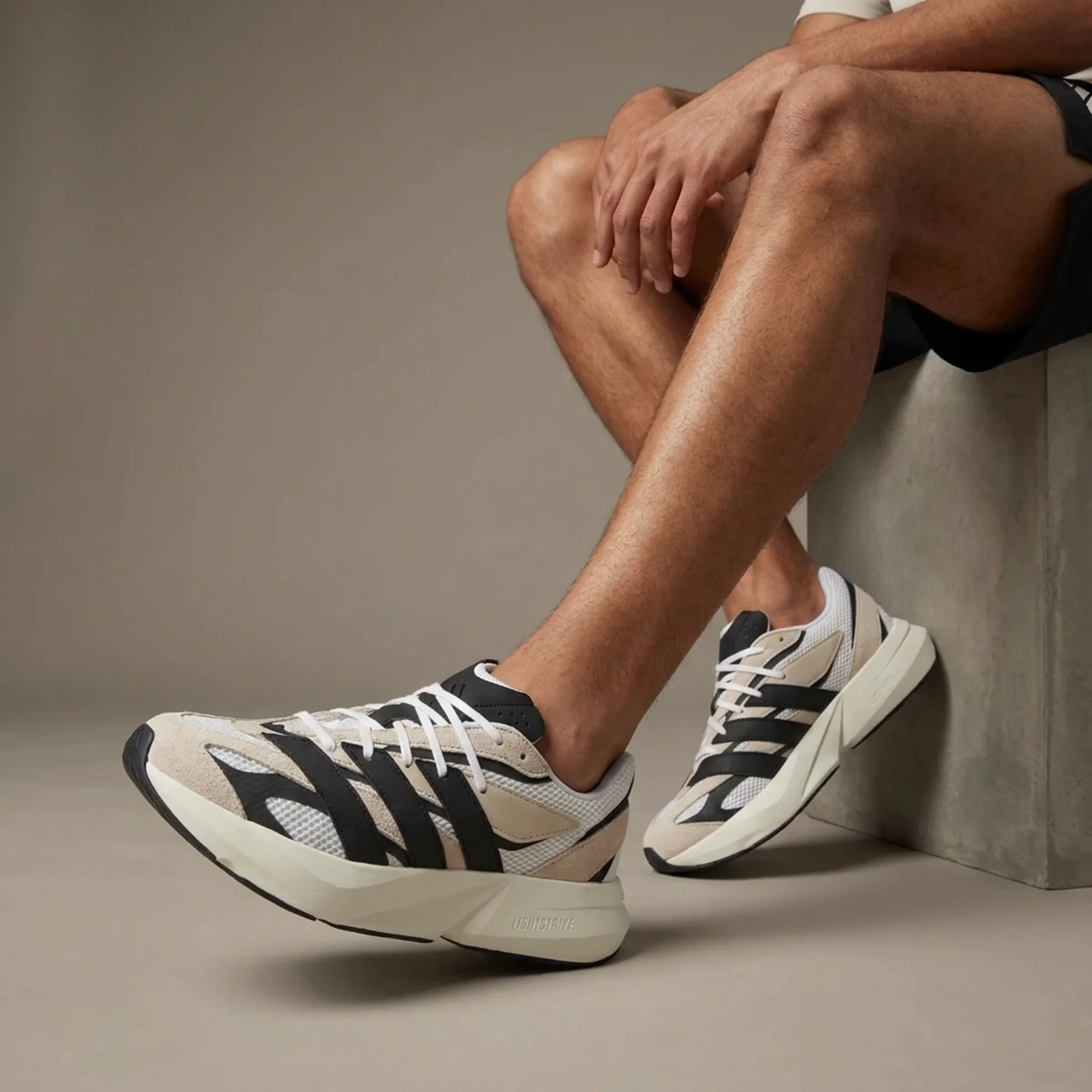 Кросівки чоловічі Adidas Lightblaze (JH6944)