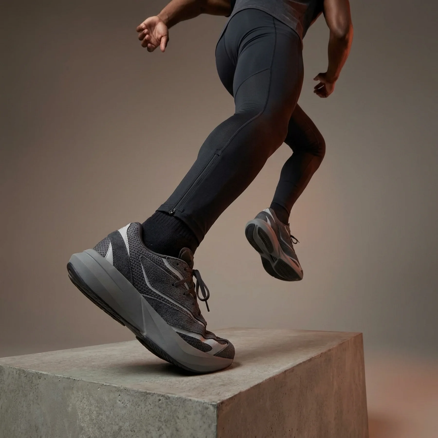 Кросівки чоловічі Adidas Lightblaze (JQ9972)