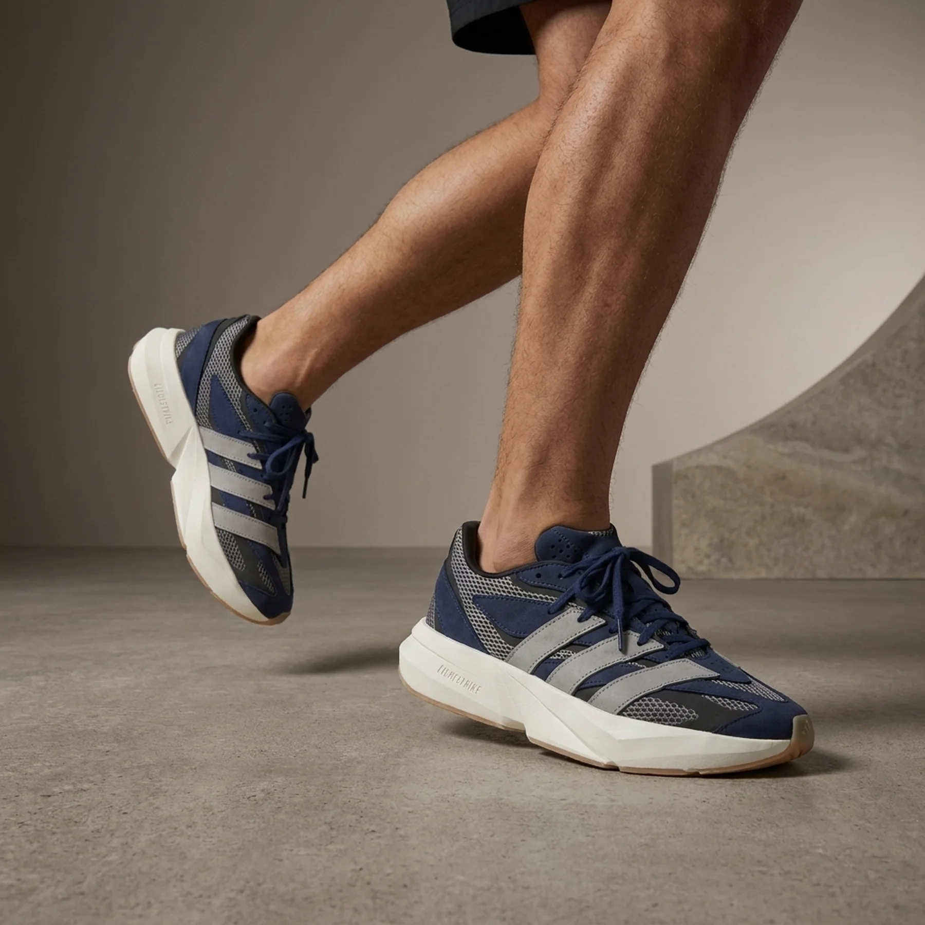 Кросівки чоловічі Adidas Lightblaze (JR0039)