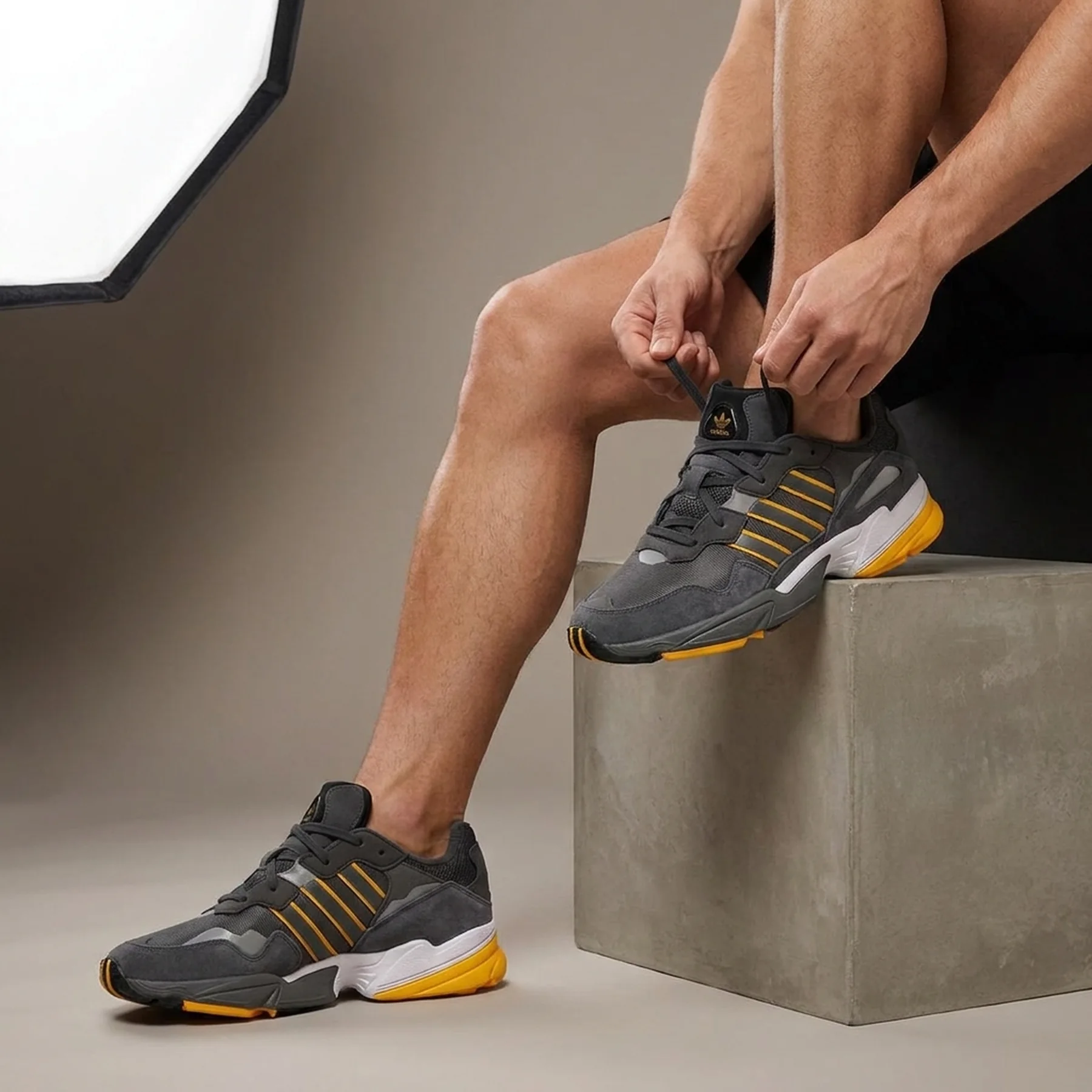 Кросівки чоловічі Adidas Mens Yung-96 Sneakers (G28996)
