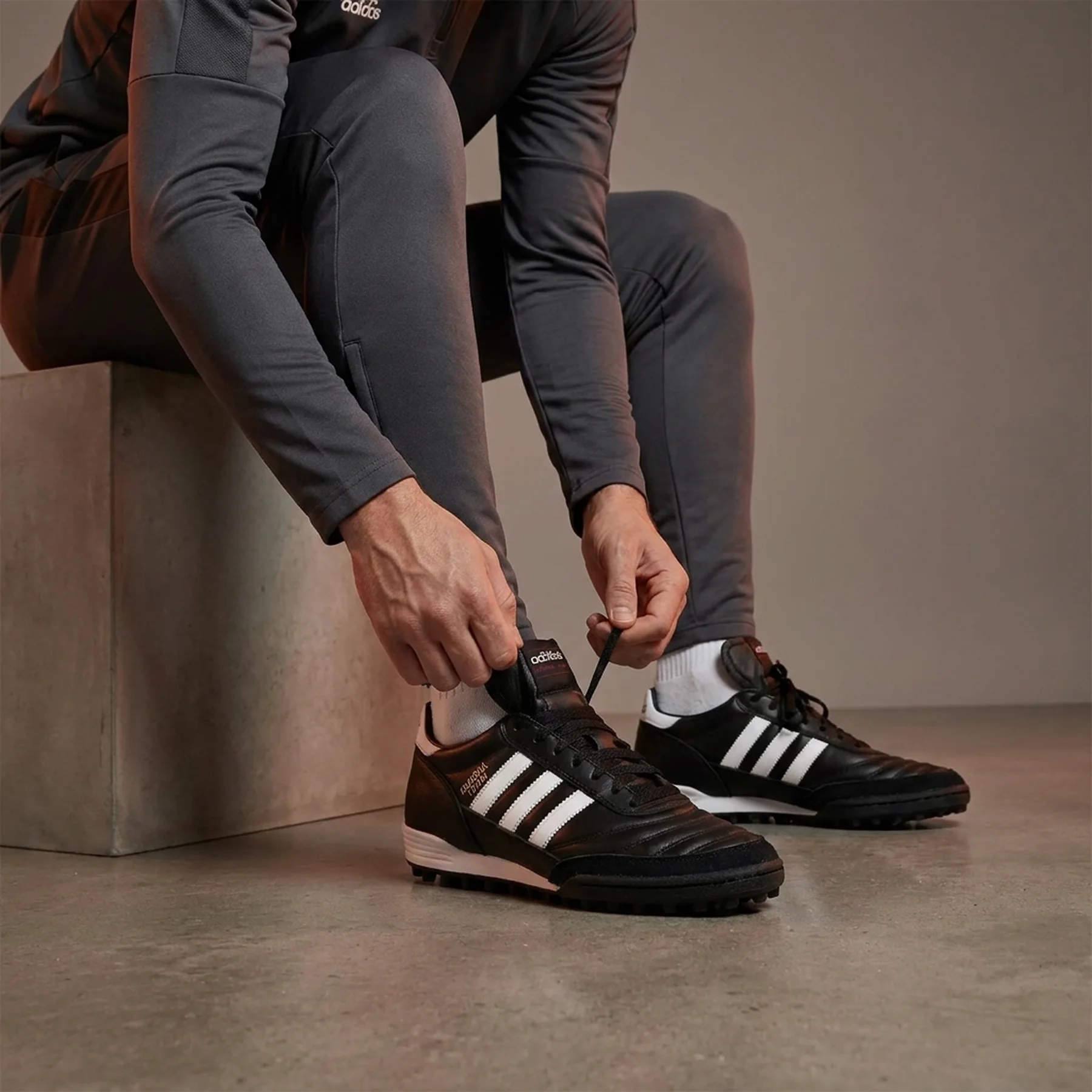 Кросівки чоловічі Adidas Mundial Team (19228)