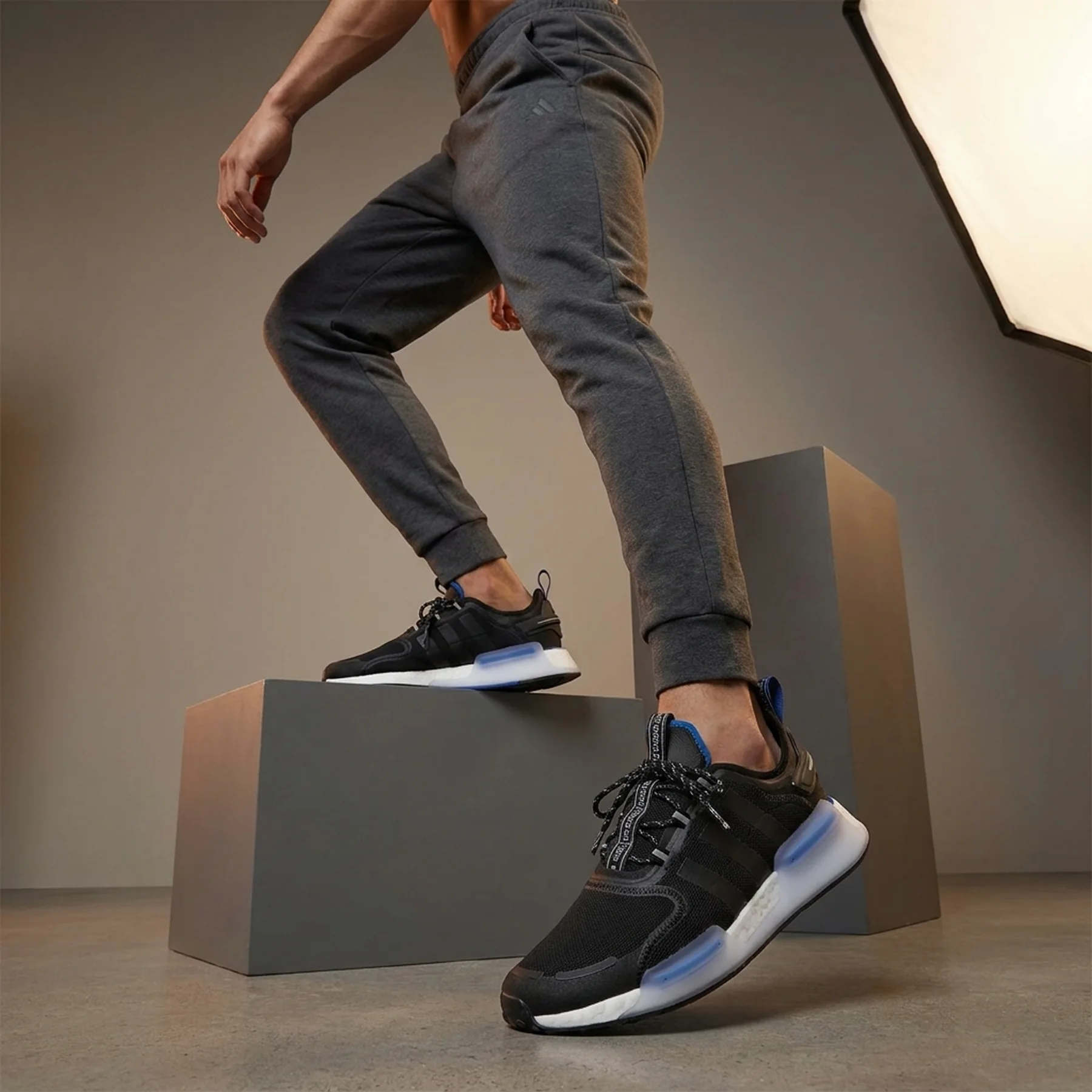Кросівки чоловічі Adidas Nmd_R1 V3 (HQ9838)