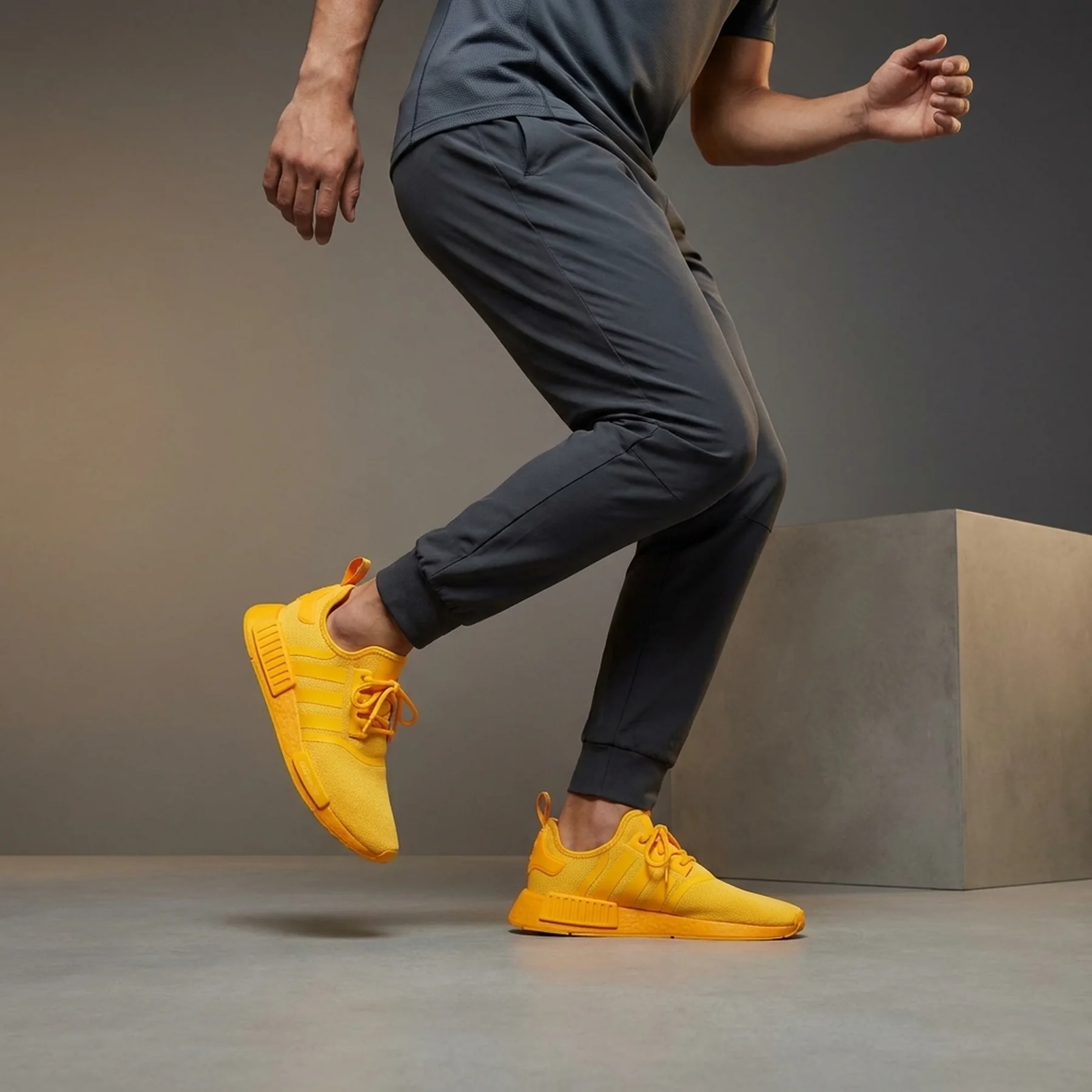 Кросівки чоловічі Adidas Nmd_R1 Yellow (HP7826)