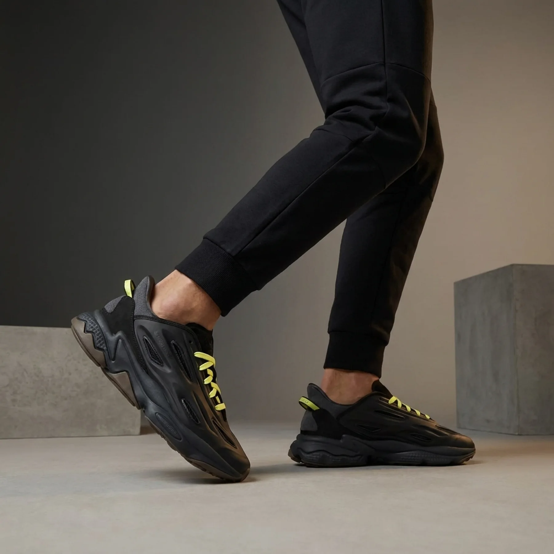 Кросівки чоловічі Adidas Originals Ozweego Celox (H04235)