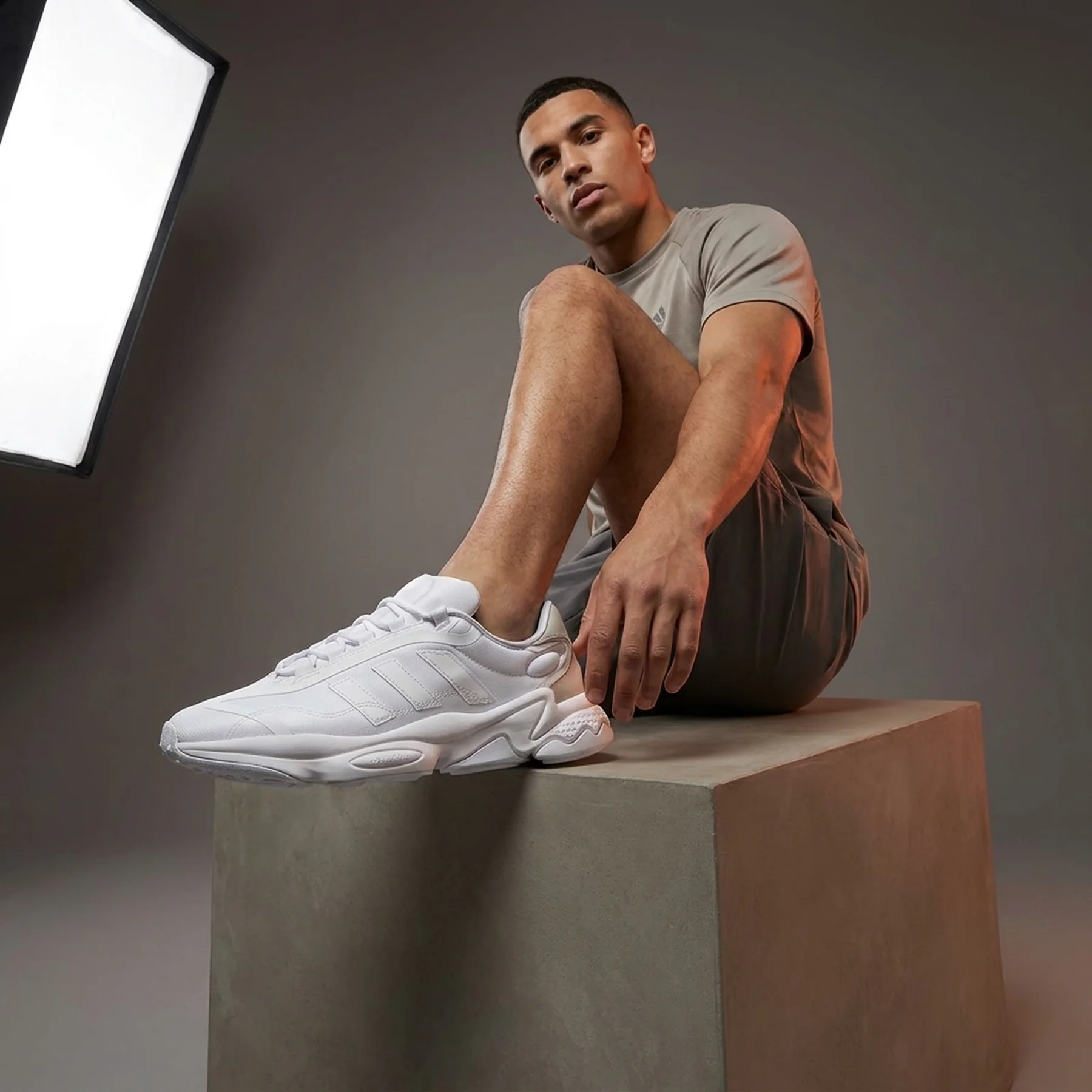 Кросівки чоловічі Adidas Originals Ozweego Pure (H04226)