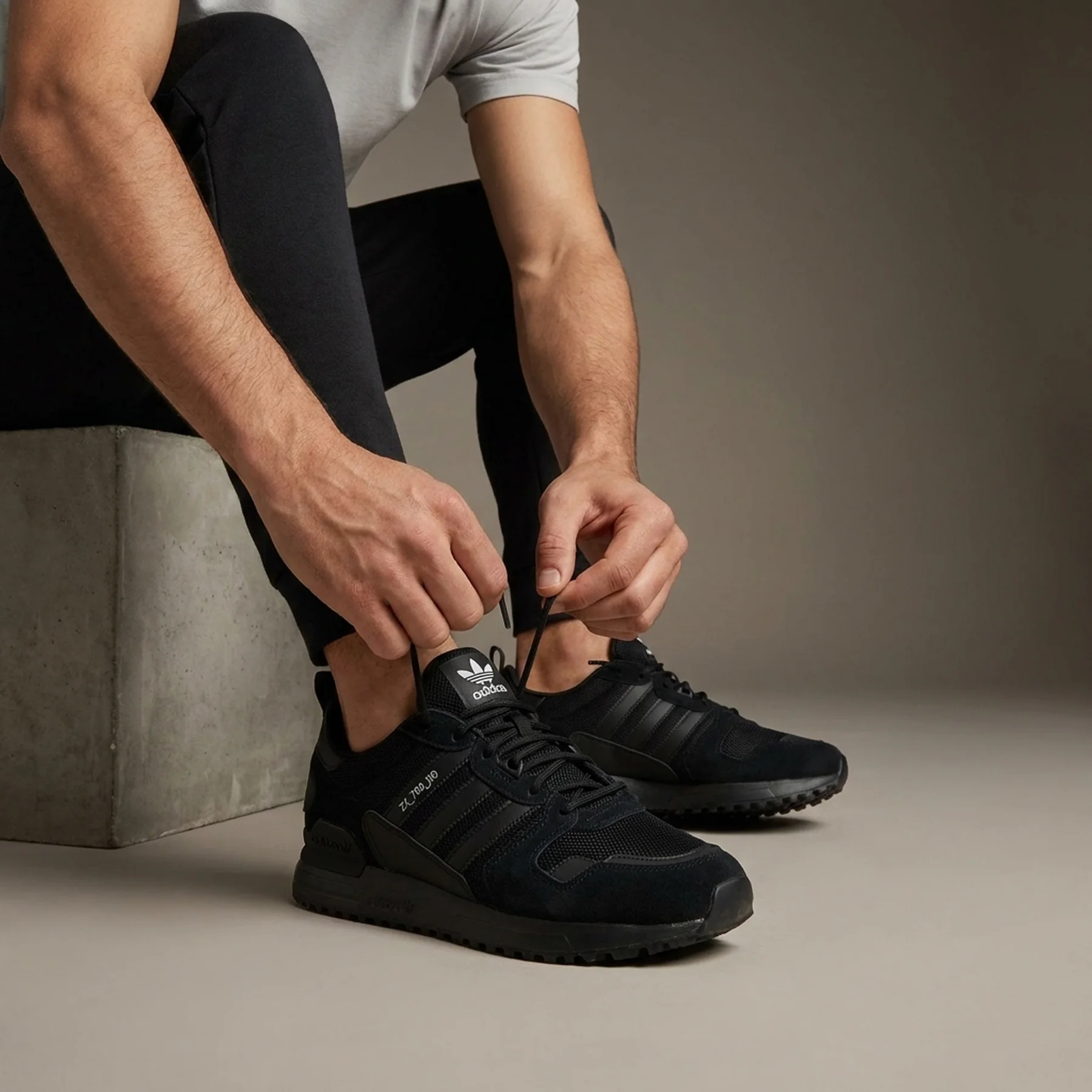 Кросівки чоловічі Adidas Originals Zx 700 Hd (G55780)