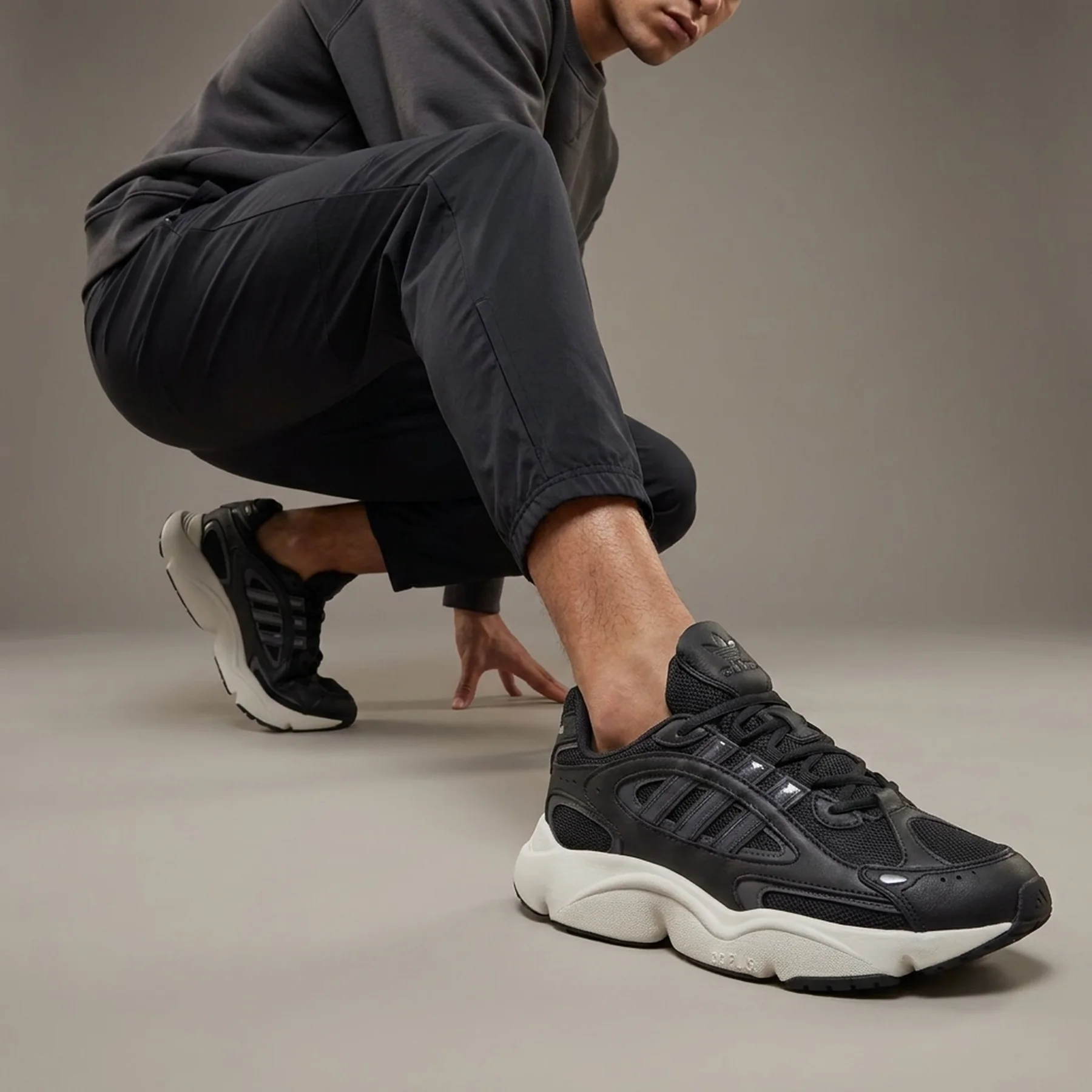 Кросівки чоловічі Adidas Ozmillen (ID5831)