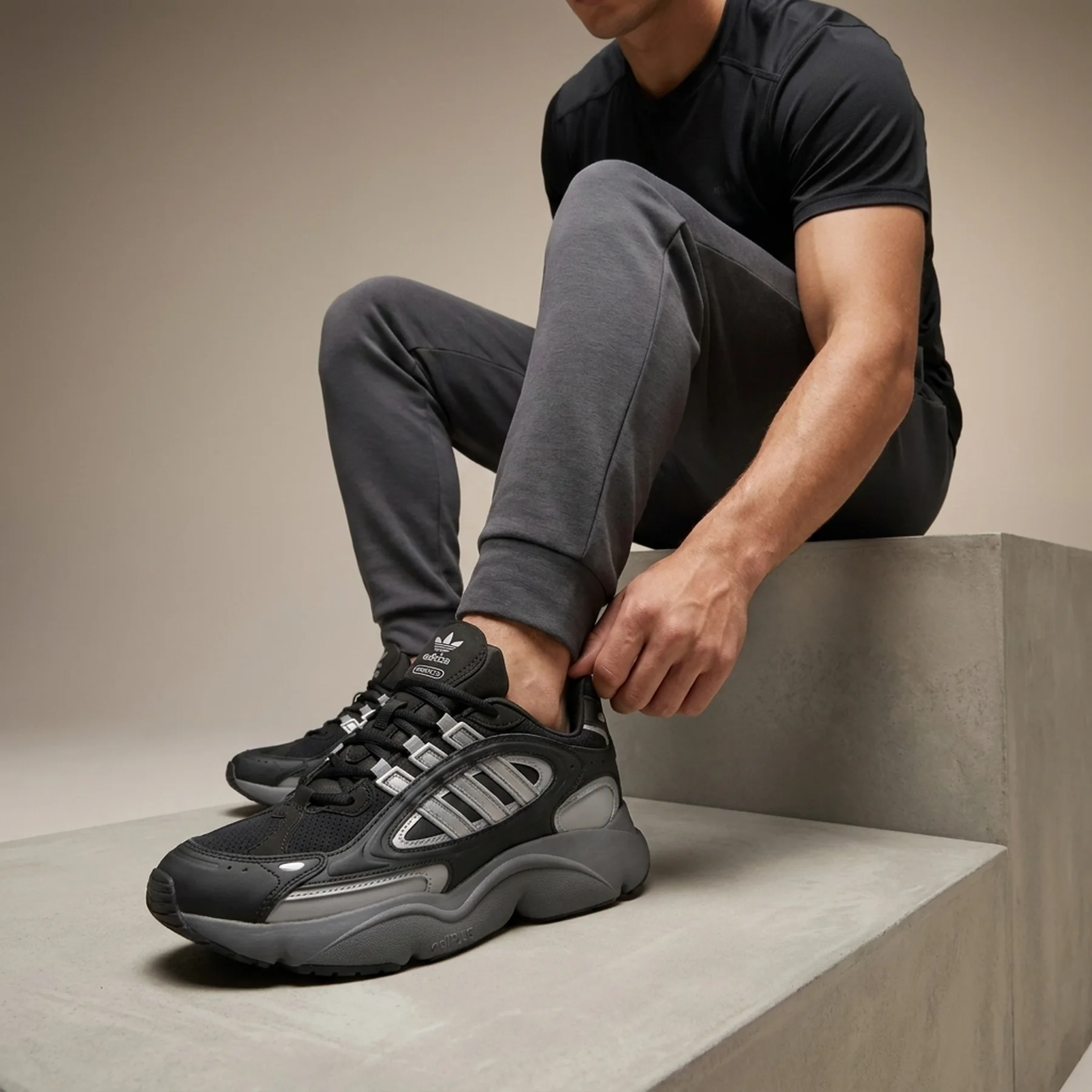 Кросівки чоловічі Adidas Ozmillen (IF9599)