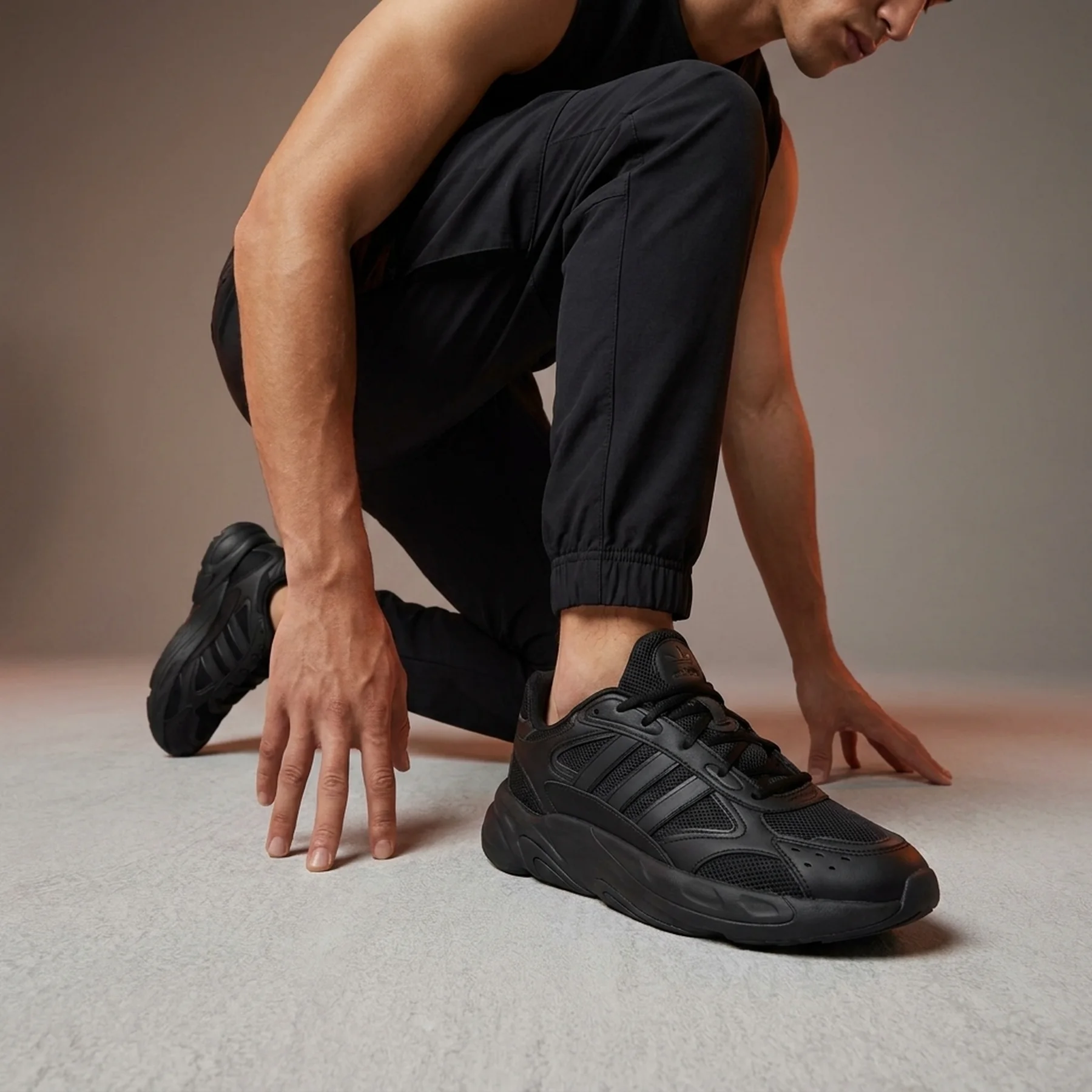 Кросівки чоловічі Adidas Ozmillen (IF9601)