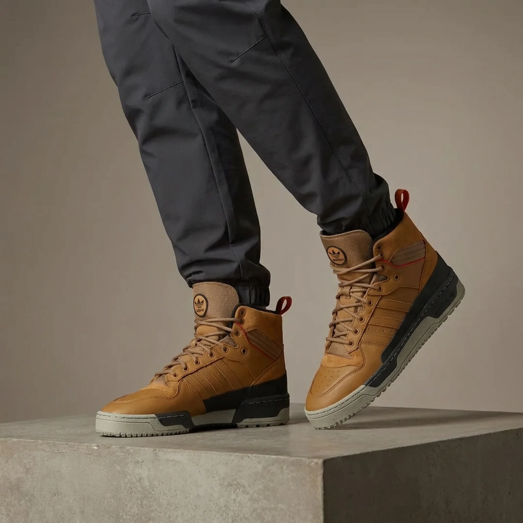 Кросівки чоловічі Adidas Rivalry Tr Brown