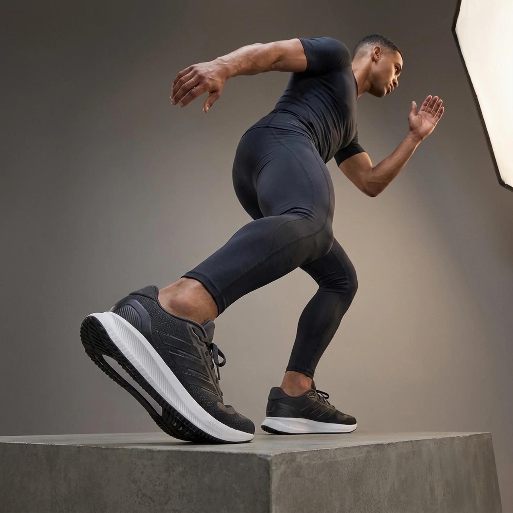 Кросівки чоловічі Adidas Runfalcon 5 (IE8819)