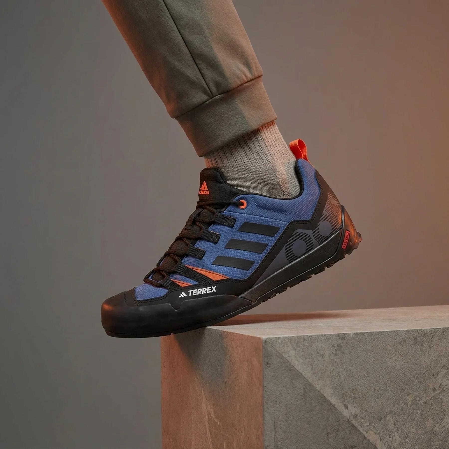 Кросівки чоловічі Adidas Swift Solo 2 (IE6903)
