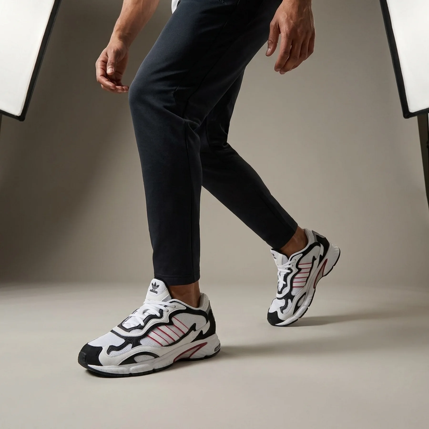 Кросівки чоловічі Adidas Temper Run 2.0 (JH5492) — Взуття