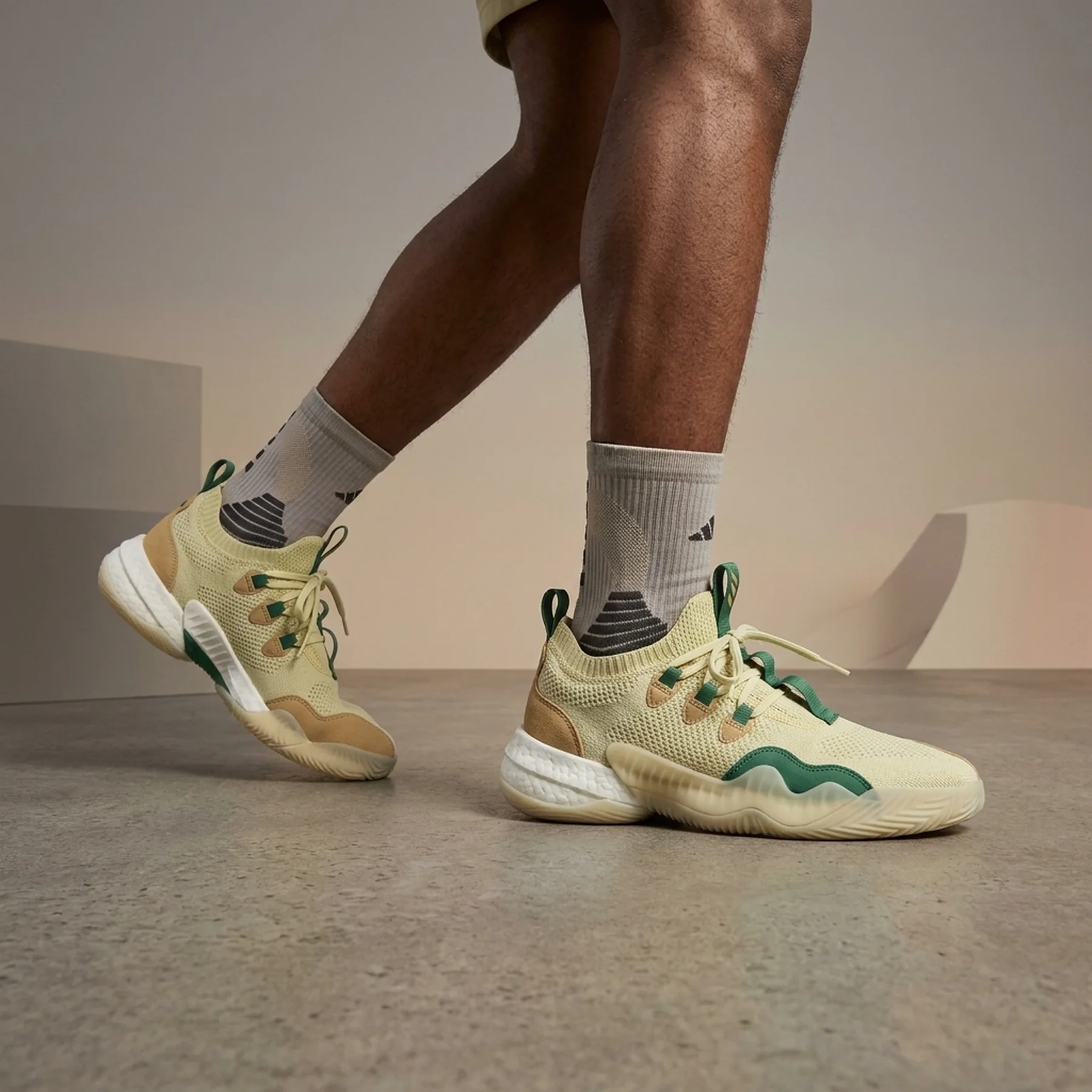 Кросівки чоловічі Adidas Trae Young 2.0 Hazy Yellow (IG4793)