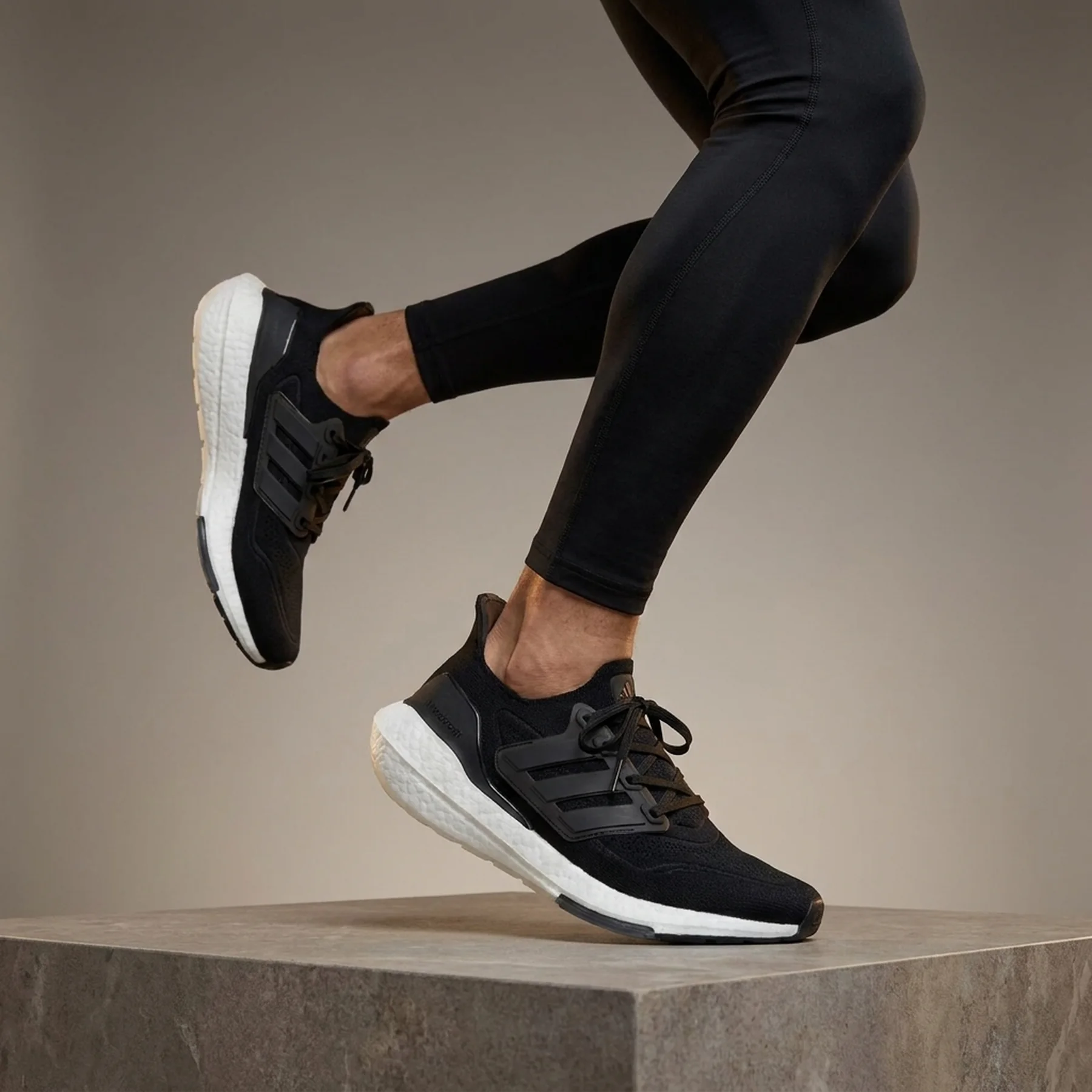 Кросівки чоловічі Adidas Ultraboost 21 Core Black (FY0378) — Взуття