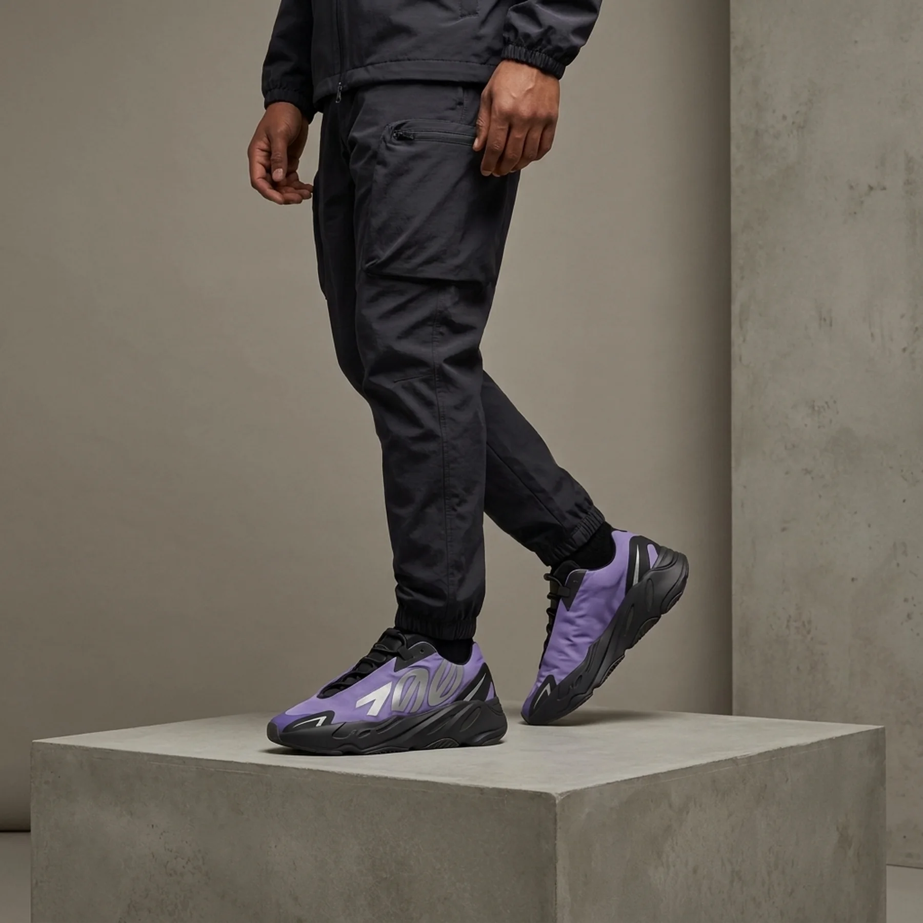 Кросівки чоловічі Adidas Yeezy Boost 700 Mnvn (GW9526)