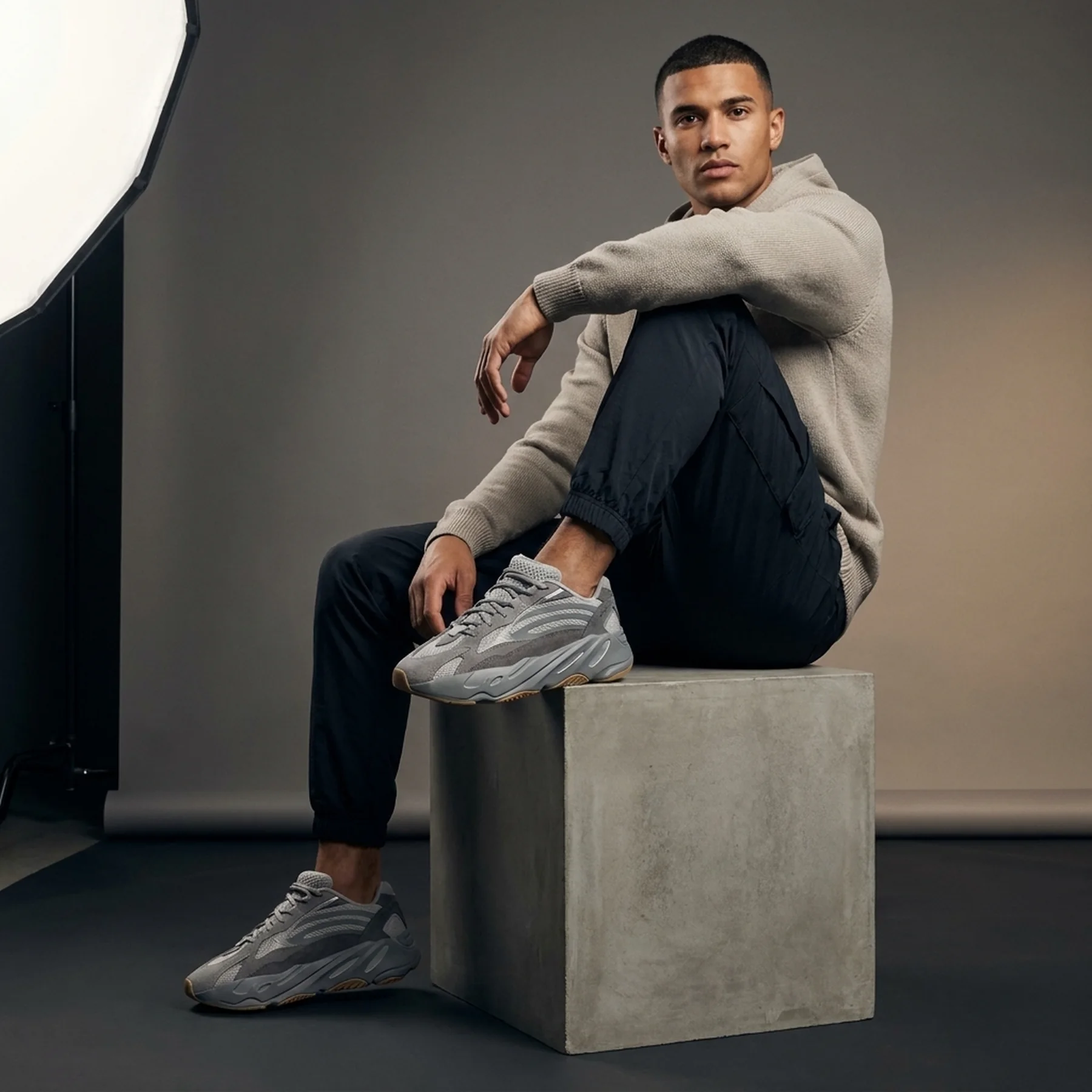 Кросівки чоловічі Adidas Yeezy Boost 700 V2 Grey (FU7914)