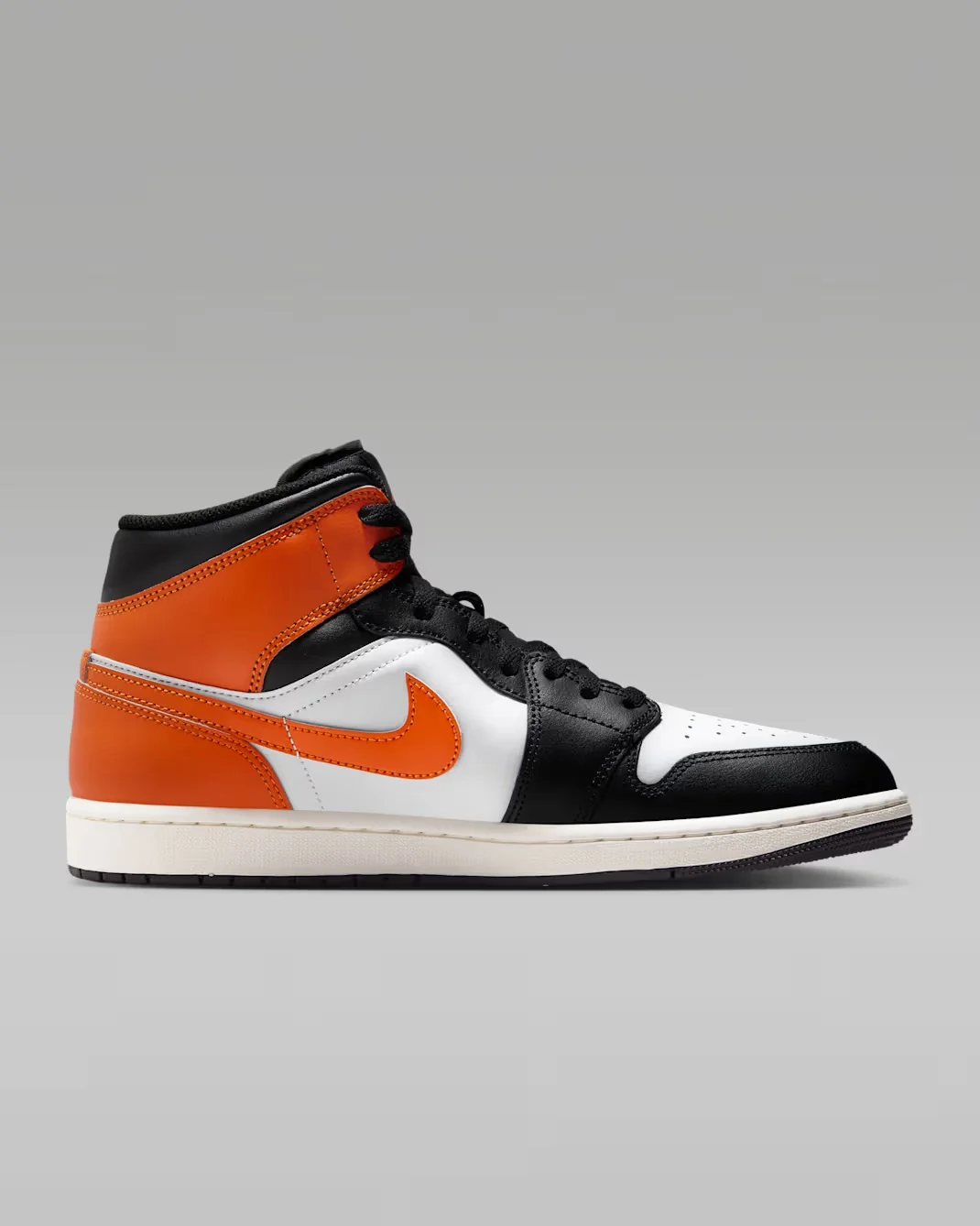 Кросівки чоловічі Air Jordan 1 Mid DQ8426-801