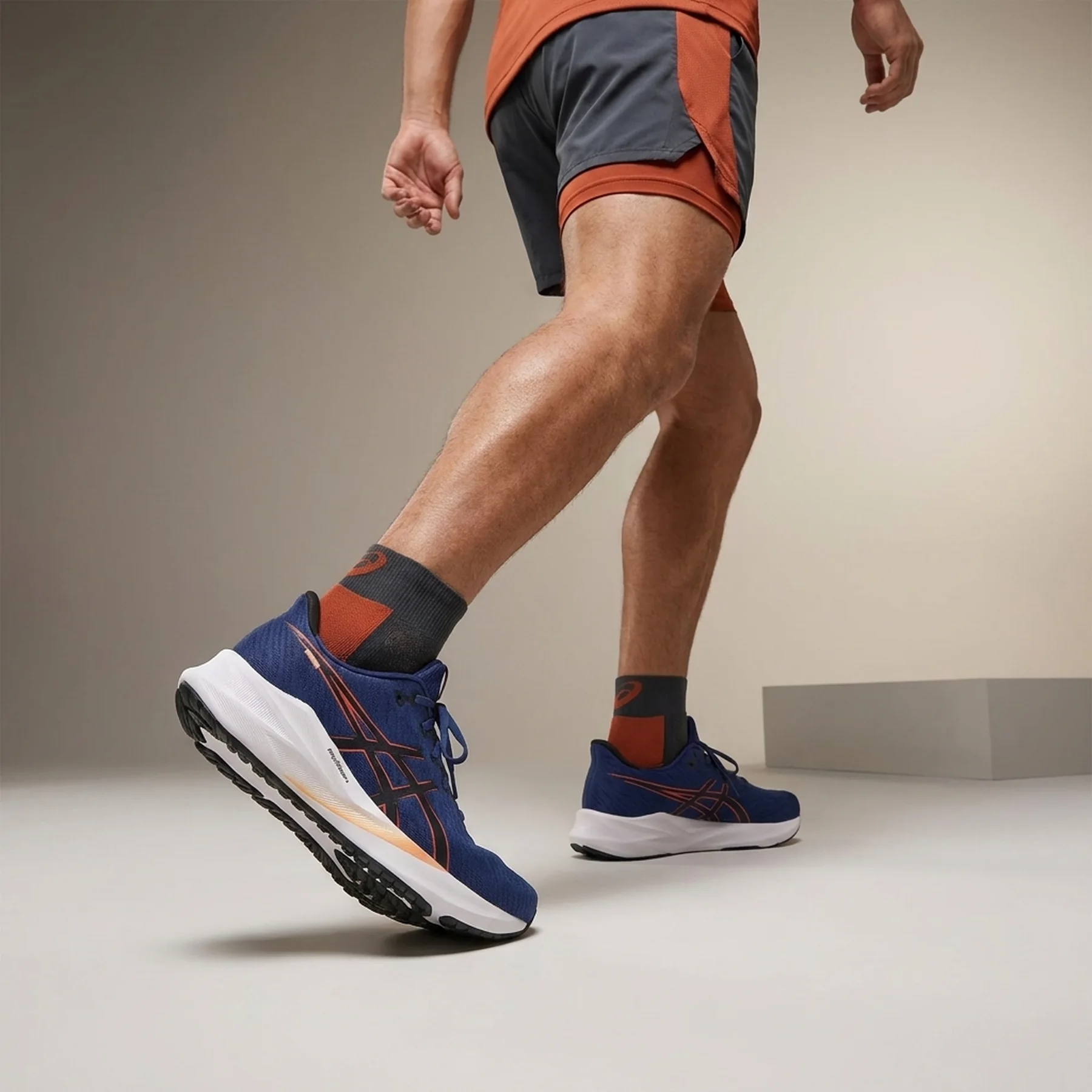 Кросівки чоловічі Asics Versablast 4 (1011B984-400)