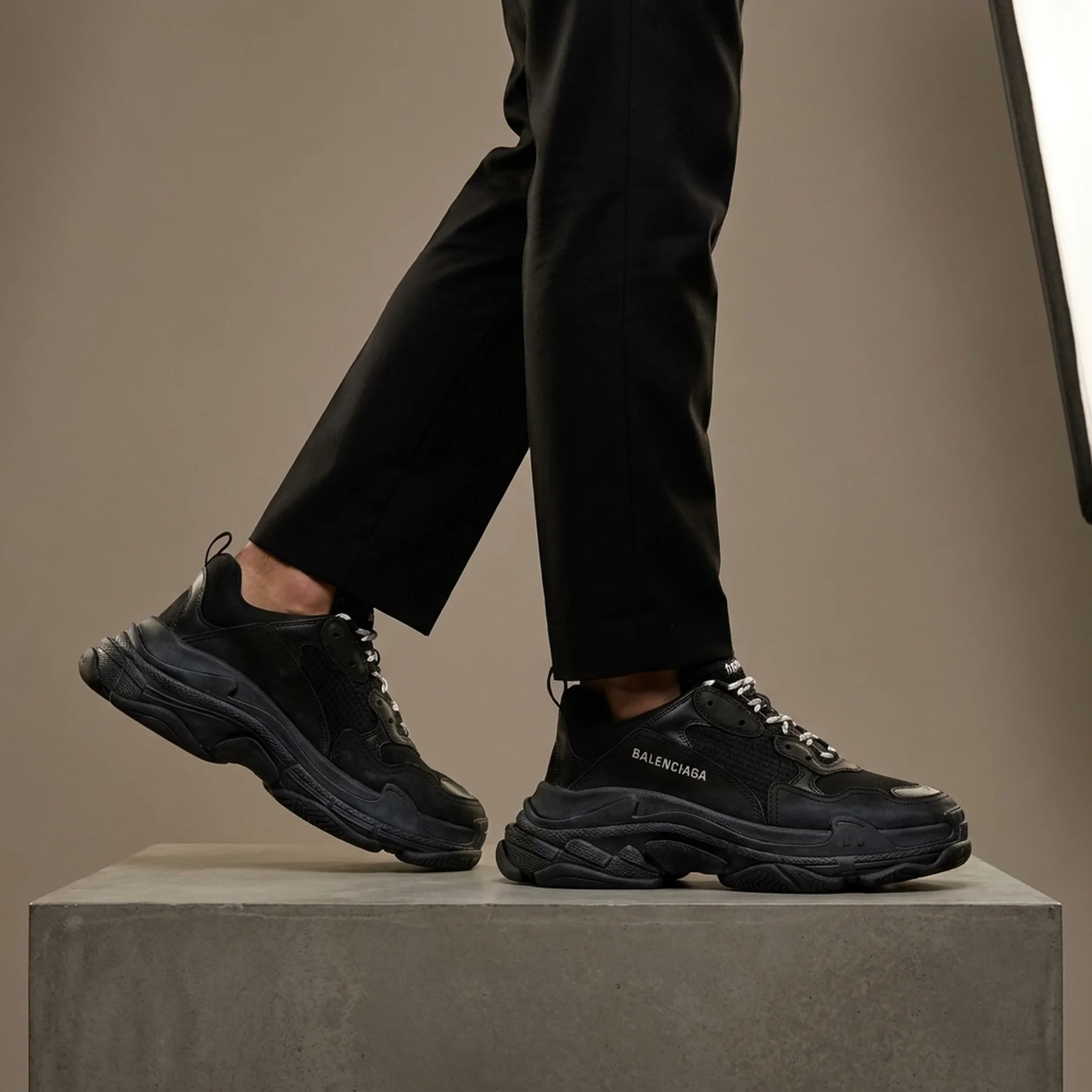 Кросівки чоловічі Balenciaga Sneakers Triple S (536737W2FA5)