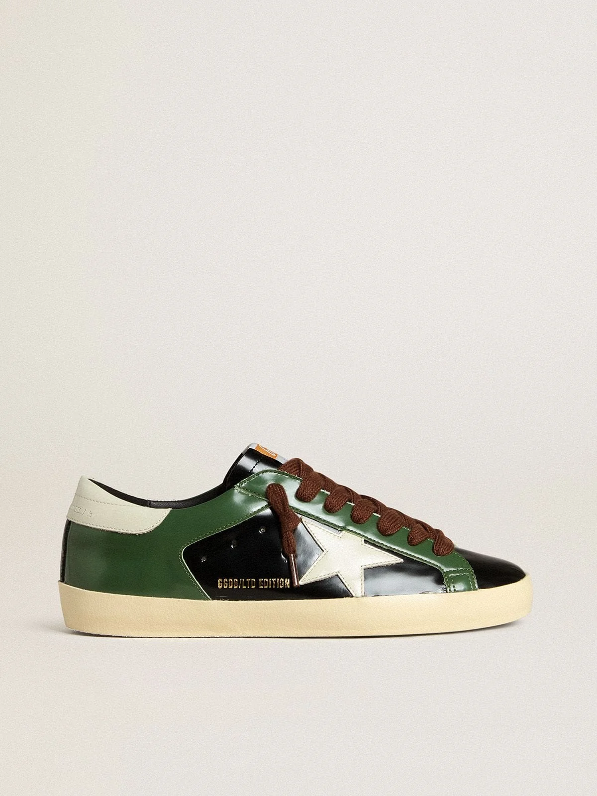Кросівки чоловічі Golden Goose Men’s Super-Star LTD in black laminated leather with white leather star and heel tab