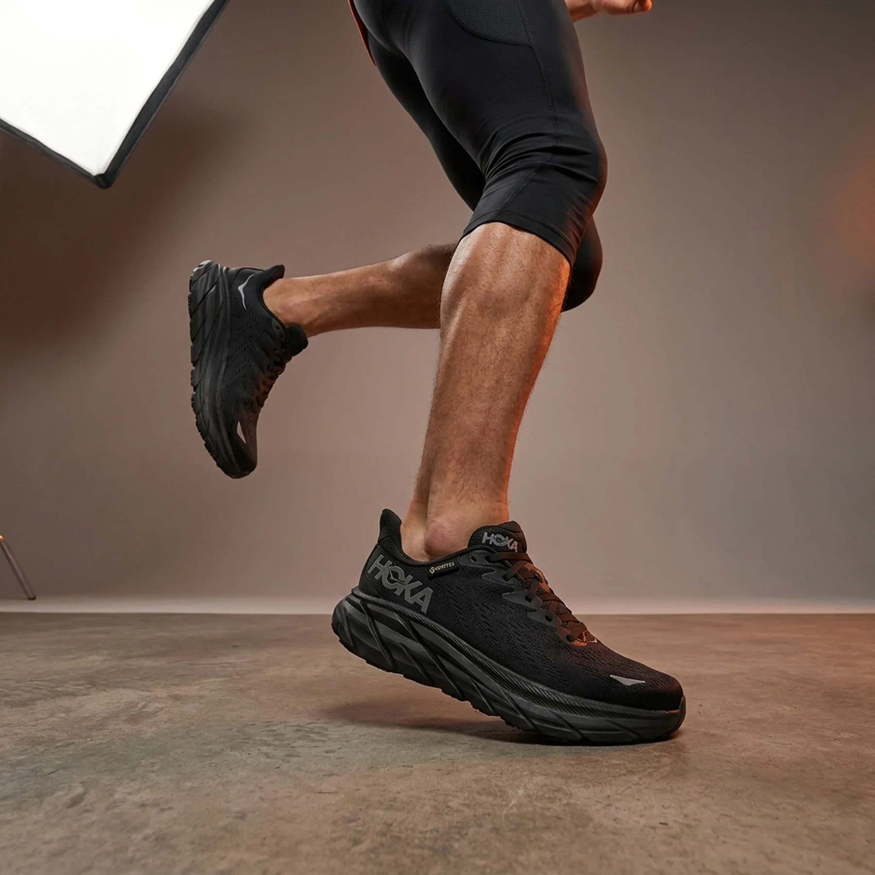 Кросівки чоловічі HOKA Clifton 9 GTX