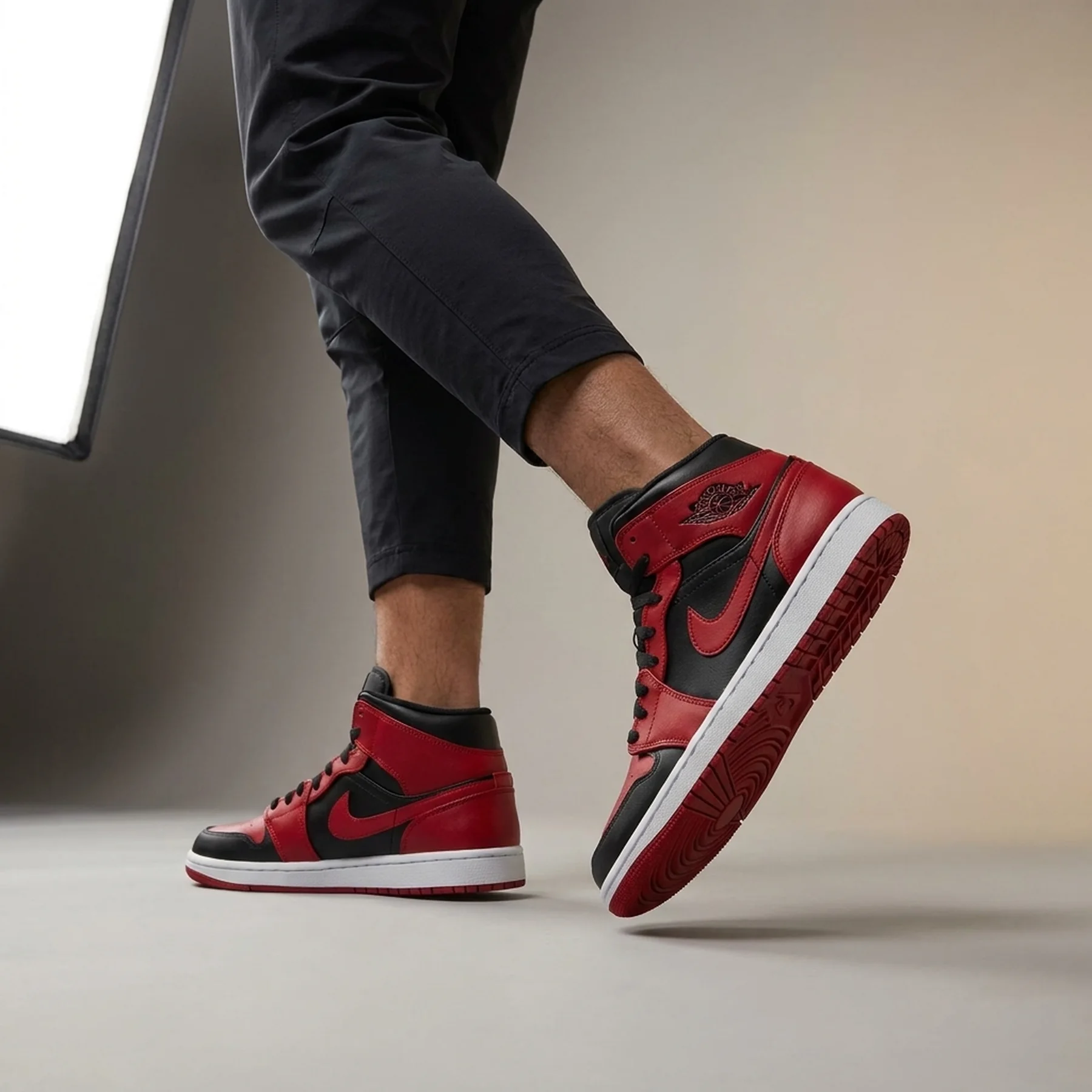 Кросівки чоловічі Jordan 1 Mid (554724-660)