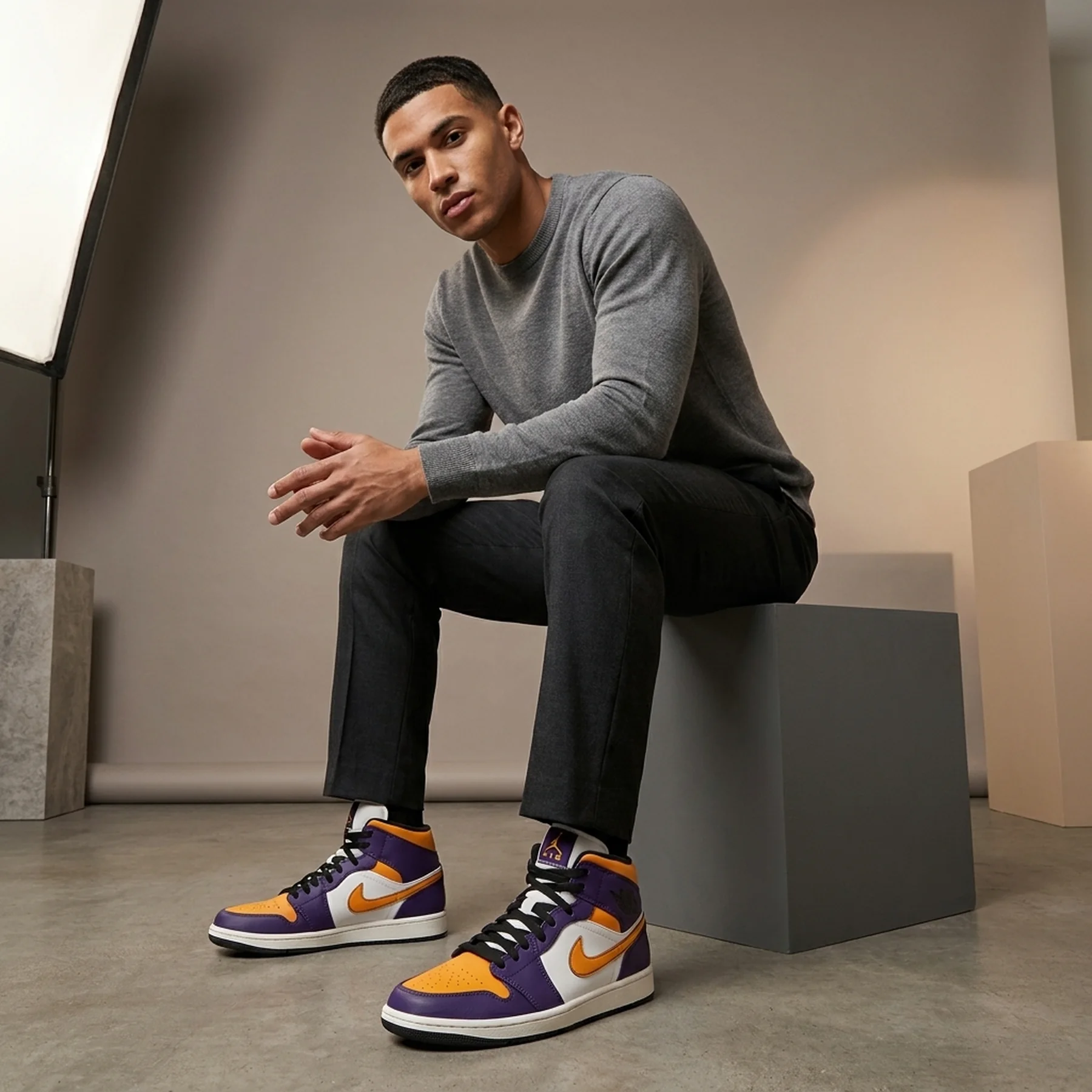 Кросівки чоловічі Jordan 1 Mid (DQ8426-517)