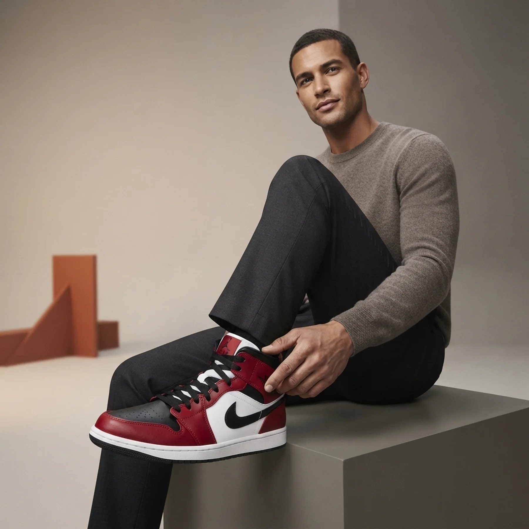 Кросівки чоловічі Jordan 1 Mid Red/White (554724-069)