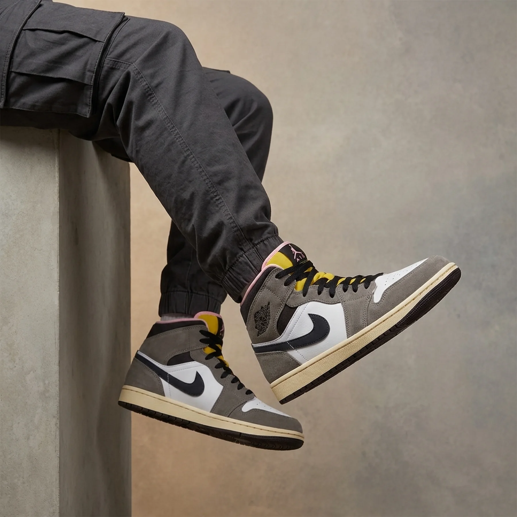 Кросівки чоловічі Jordan 1 Mid Se Grey/Multi (HQ2011-100)