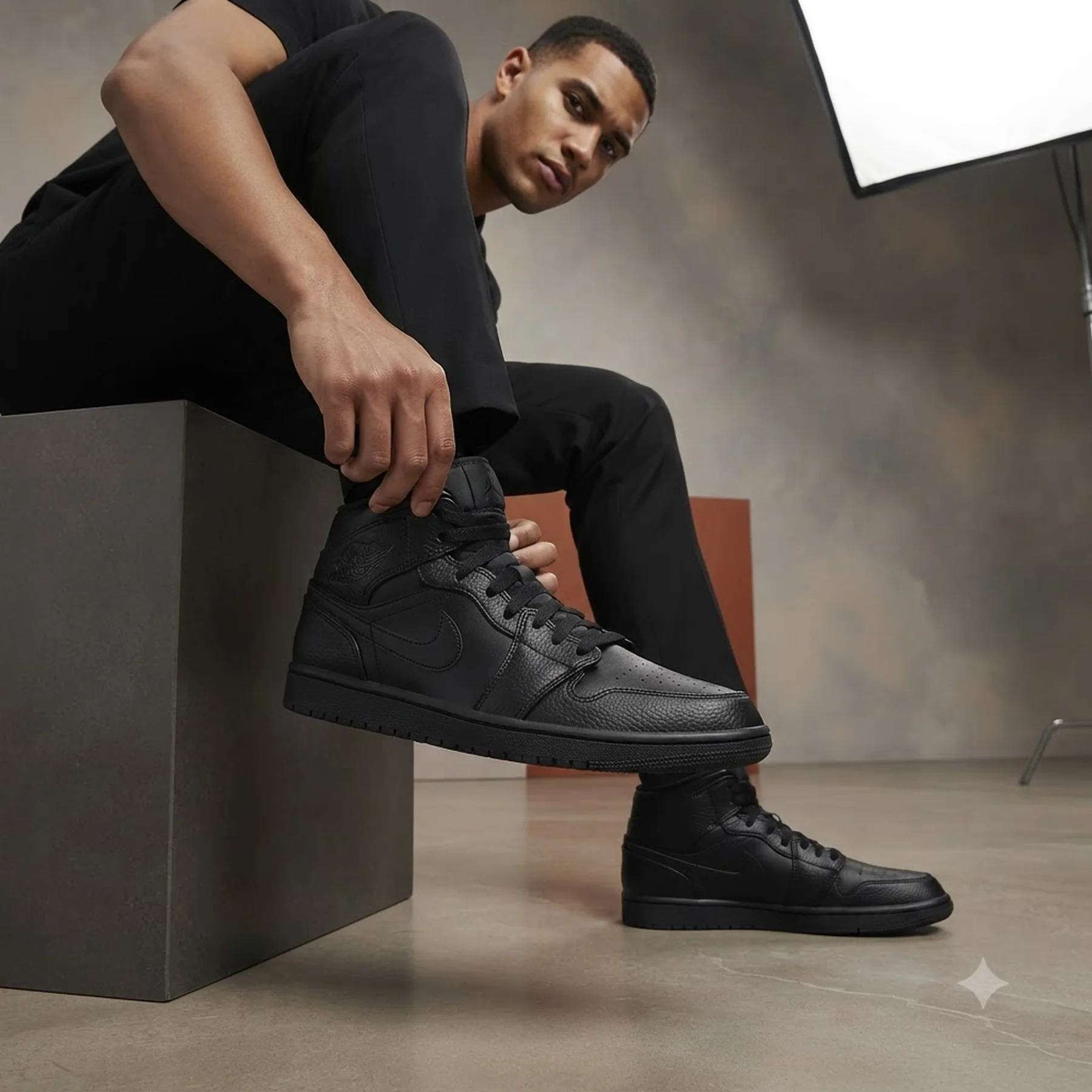Кросівки чоловічі Jordan 1 Mid Triple Black (554724-091)