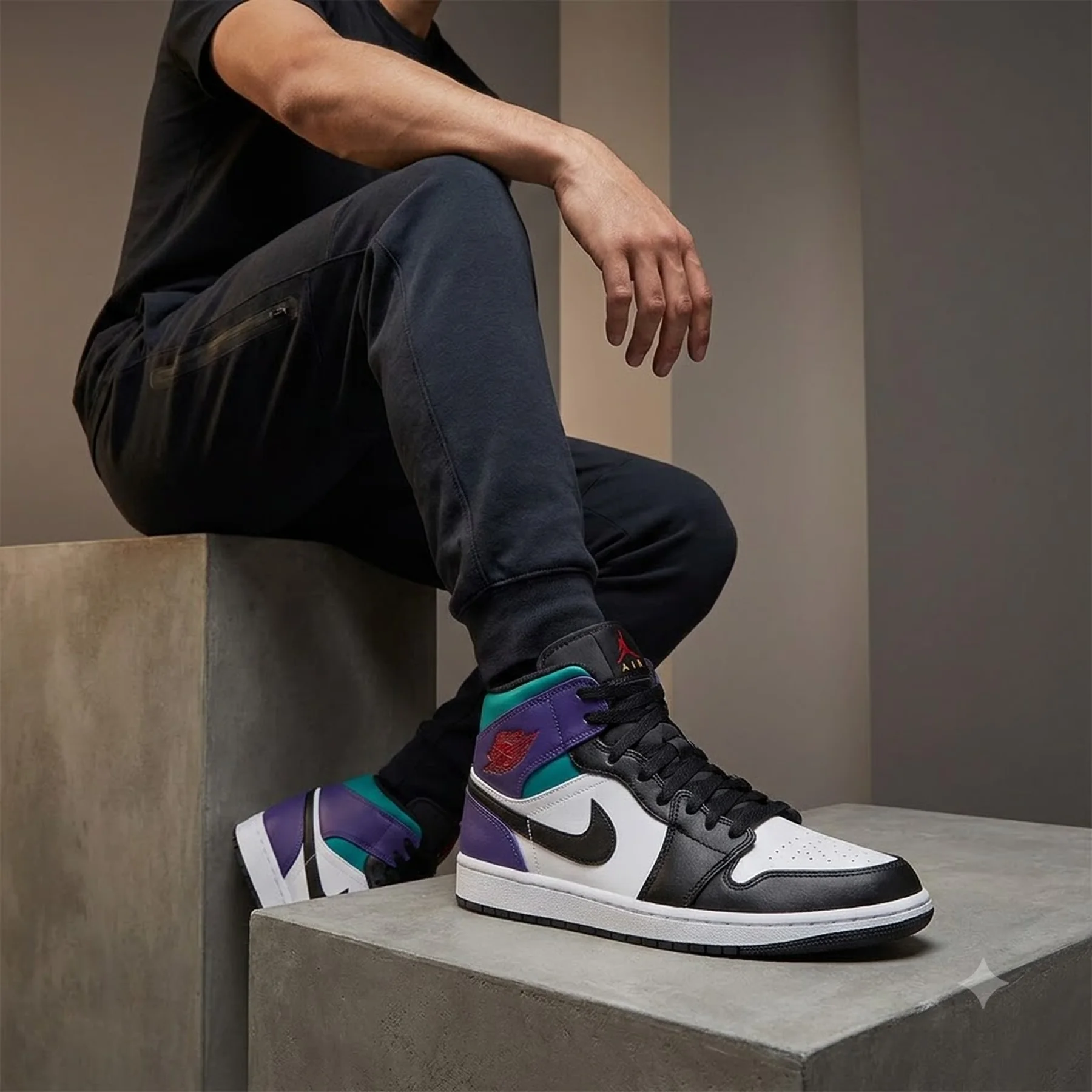 Кросівки чоловічі Jordan Air 1 Mid (DQ8426-154)