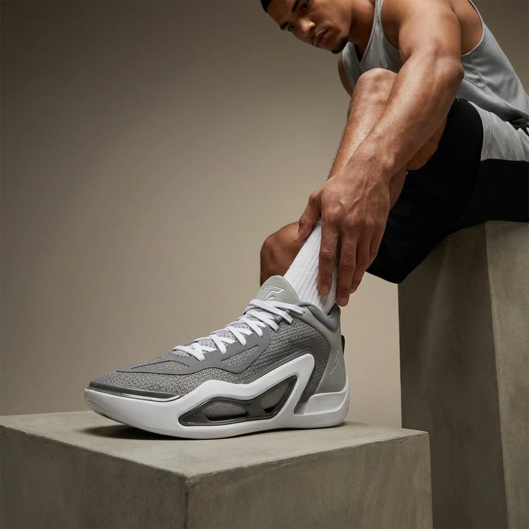 Кросівки чоловічі Jordan Tatum 1 Grey (DZ3324-002)