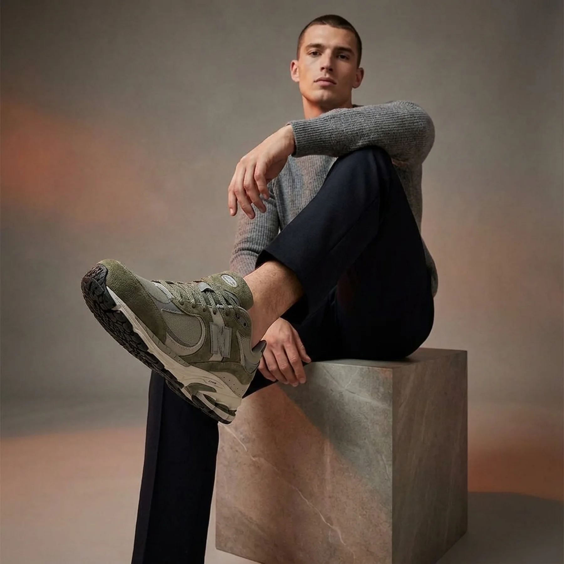 Кросівки чоловічі New Balance 2002 Grey/Olive