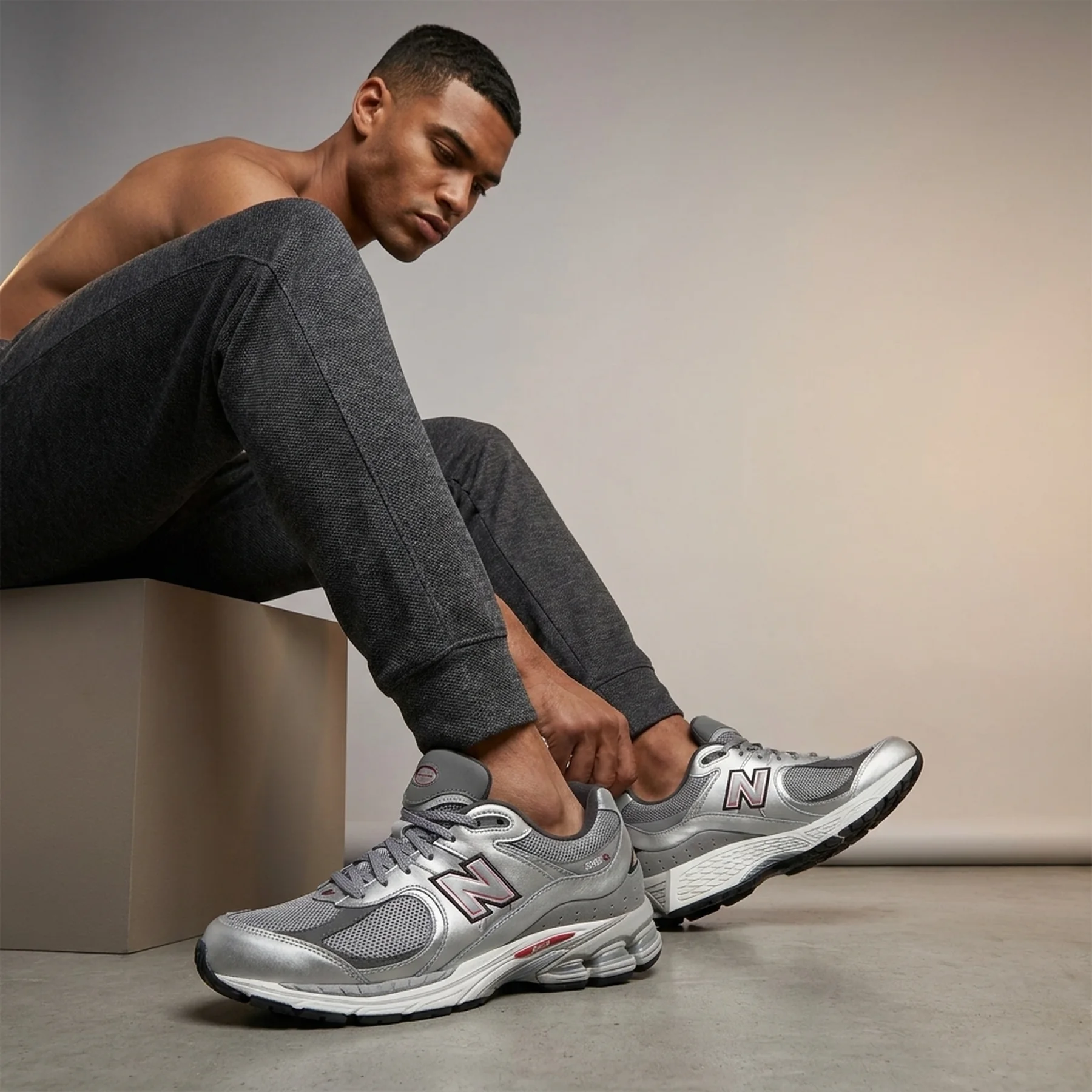 Кросівки чоловічі New Balance 2002 (M2002RLB)