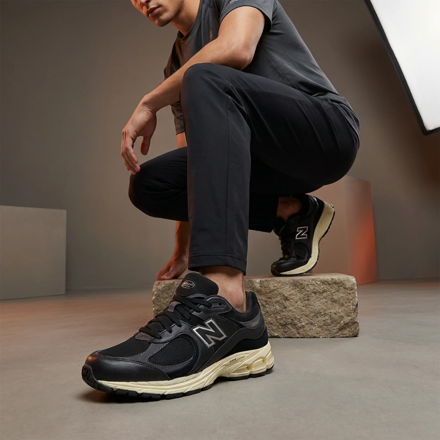 Кросівки чоловічі New Balance 2002R (M2002RIB)