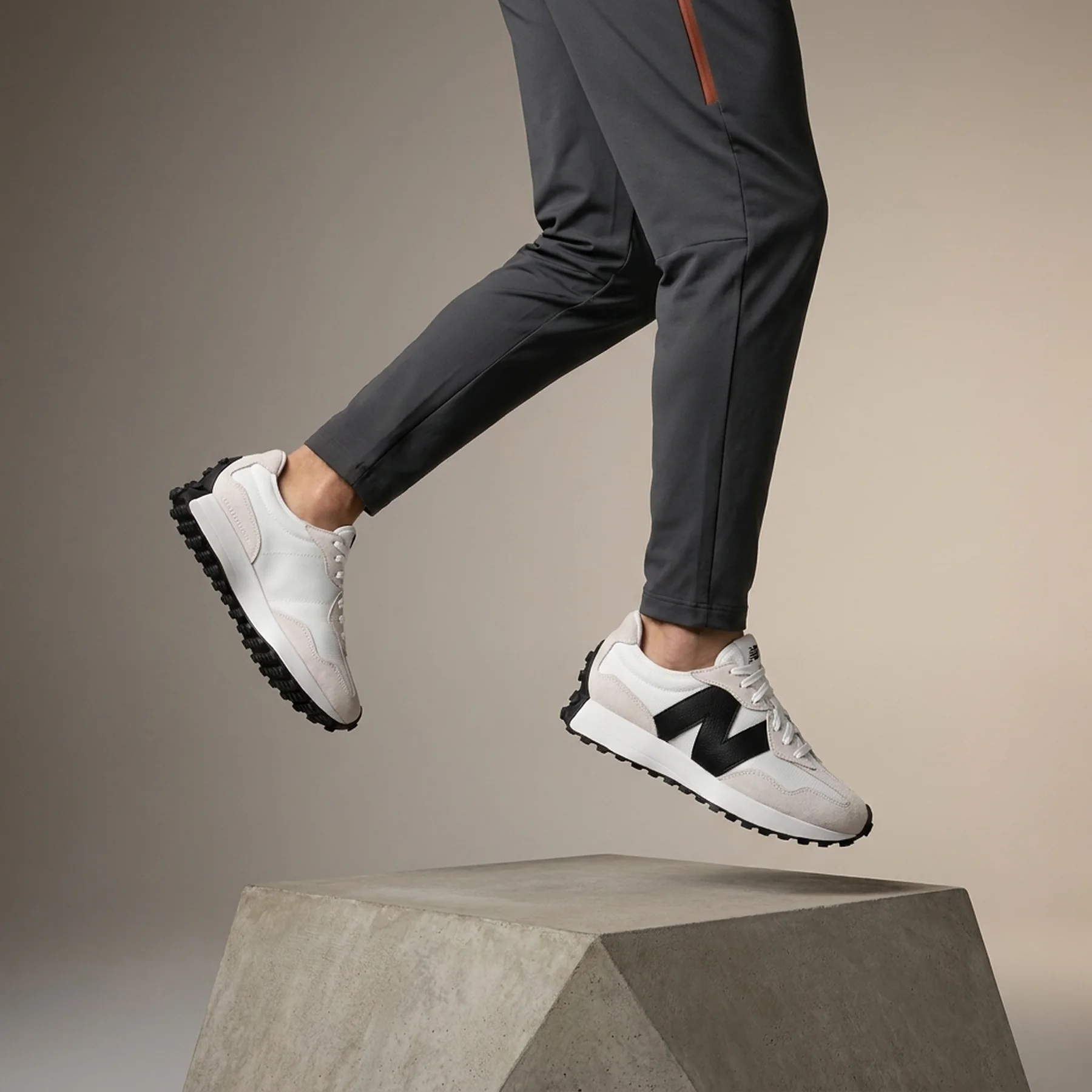Кросівки чоловічі New Balance 327 (MS327CWB)