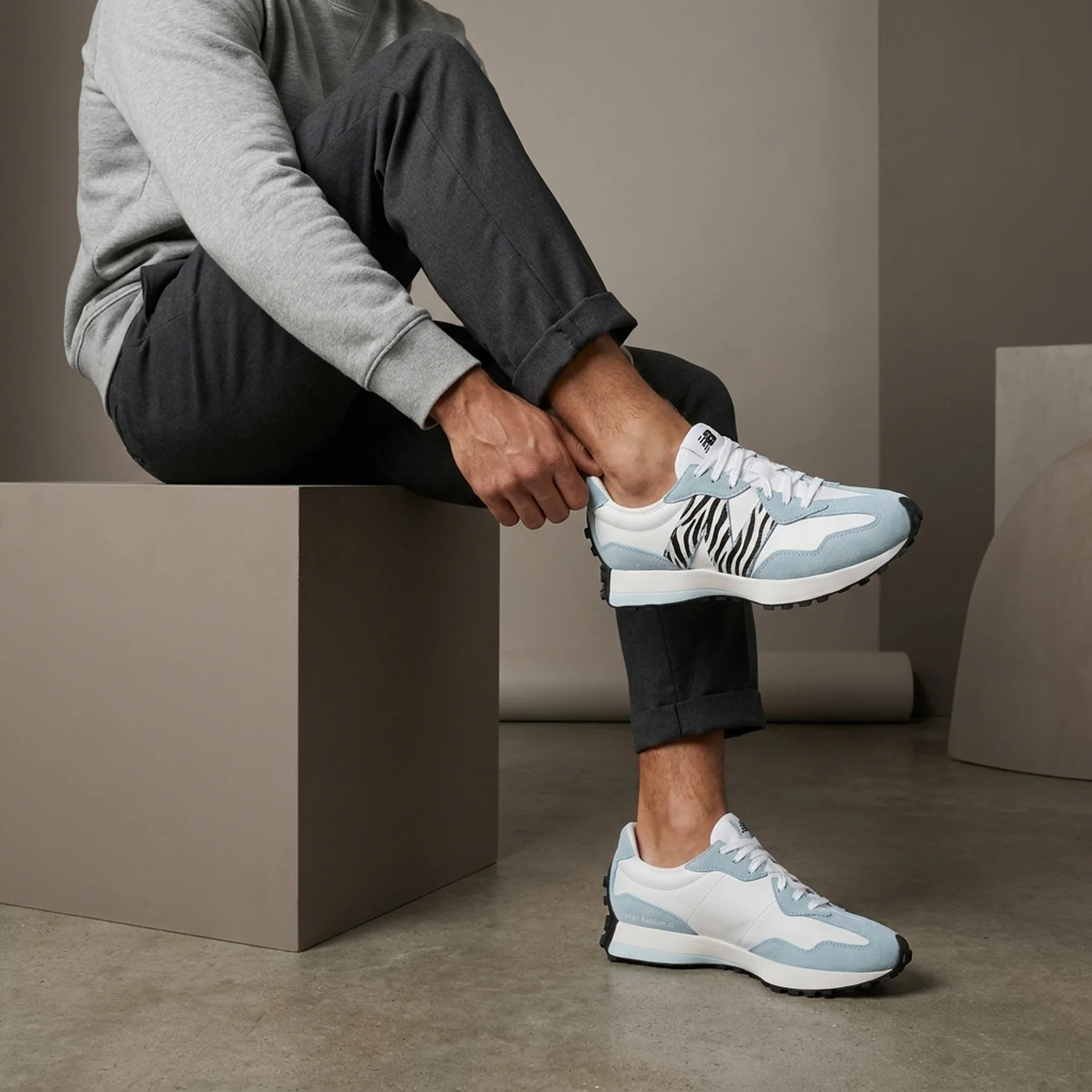 Кросівки чоловічі New Balance 327 Zebra Pastel White/Light Blue (MS327AI1)