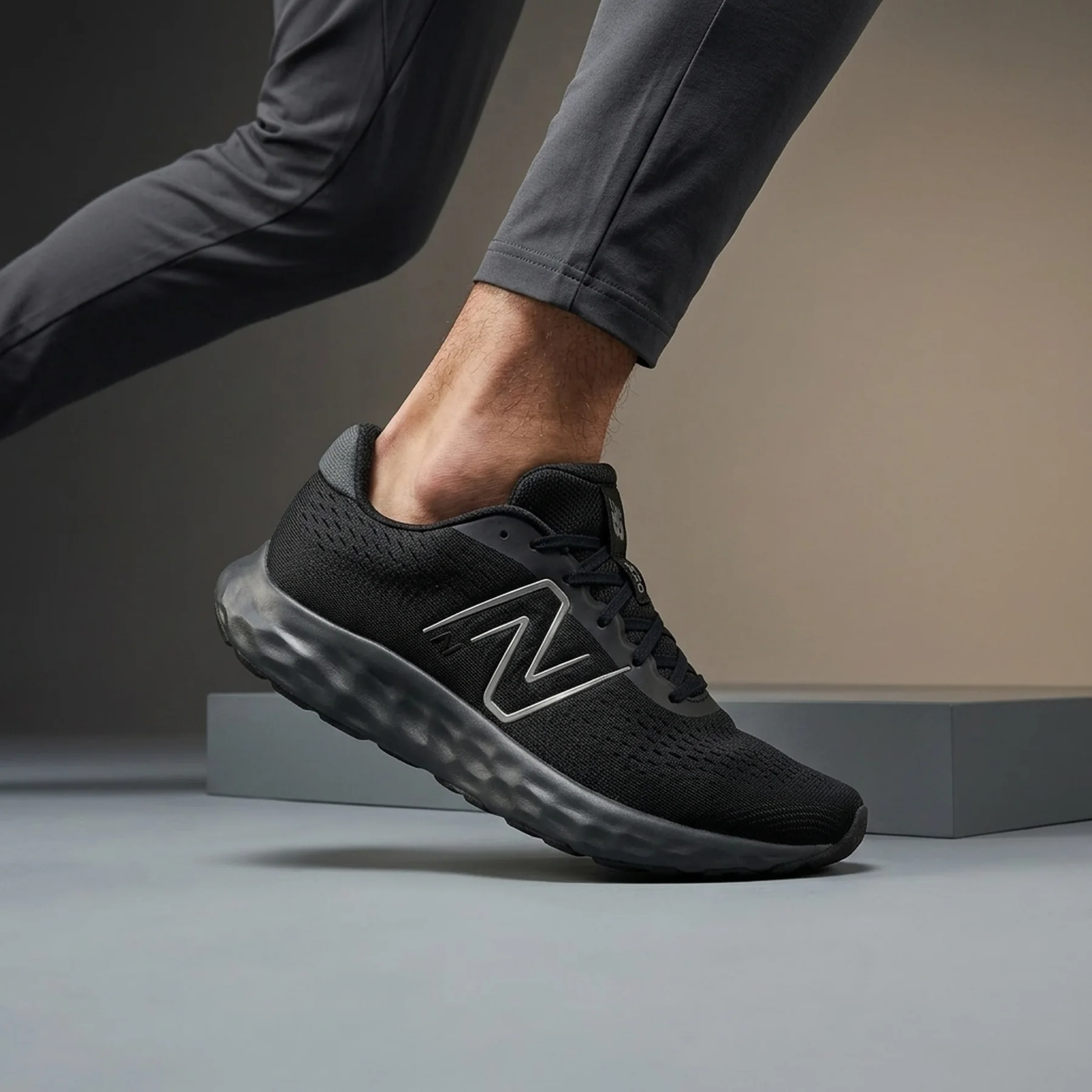 Кросівки чоловічі New Balance 520 V8 (M520LA8)