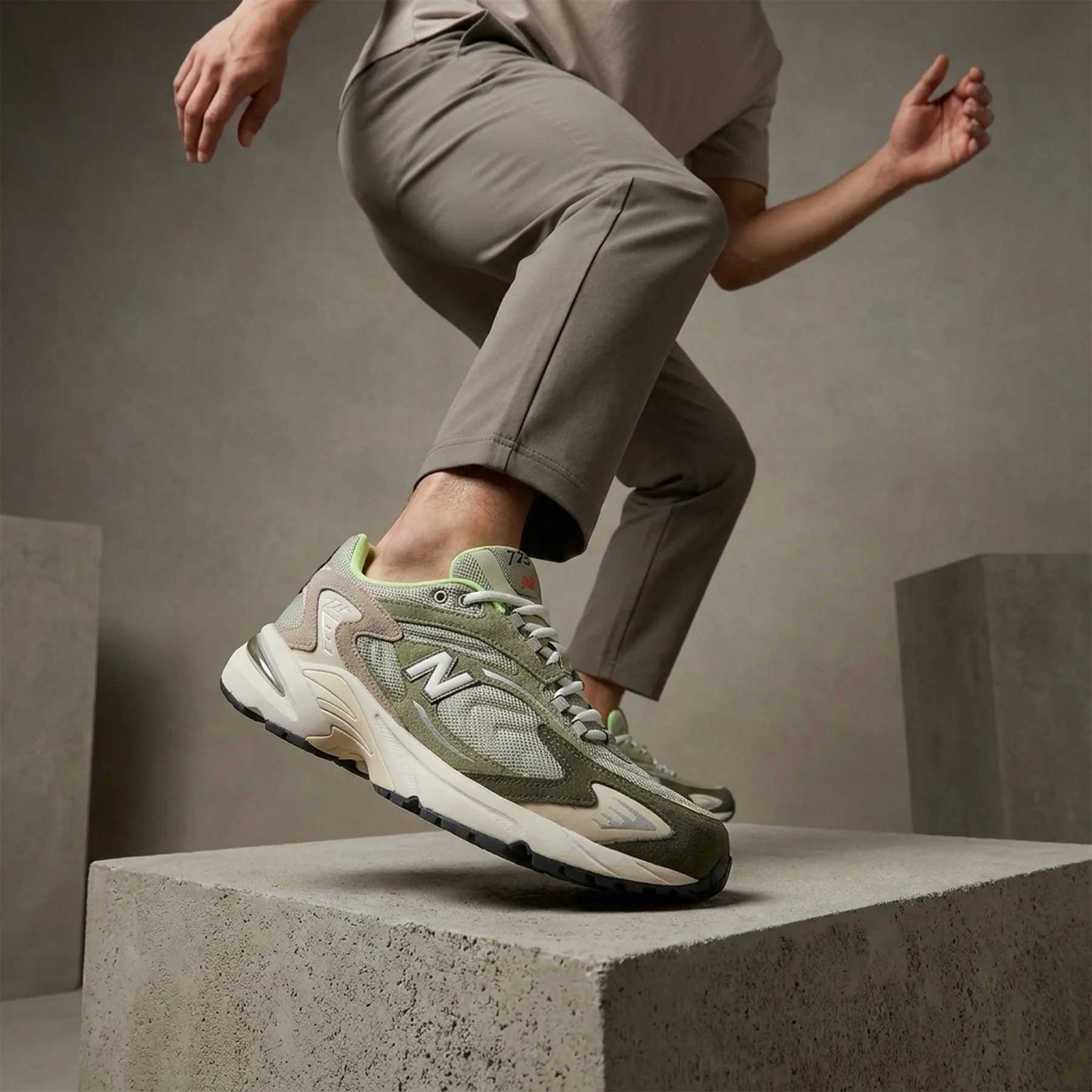 Кросівки чоловічі New Balance 725 (ML725UE)