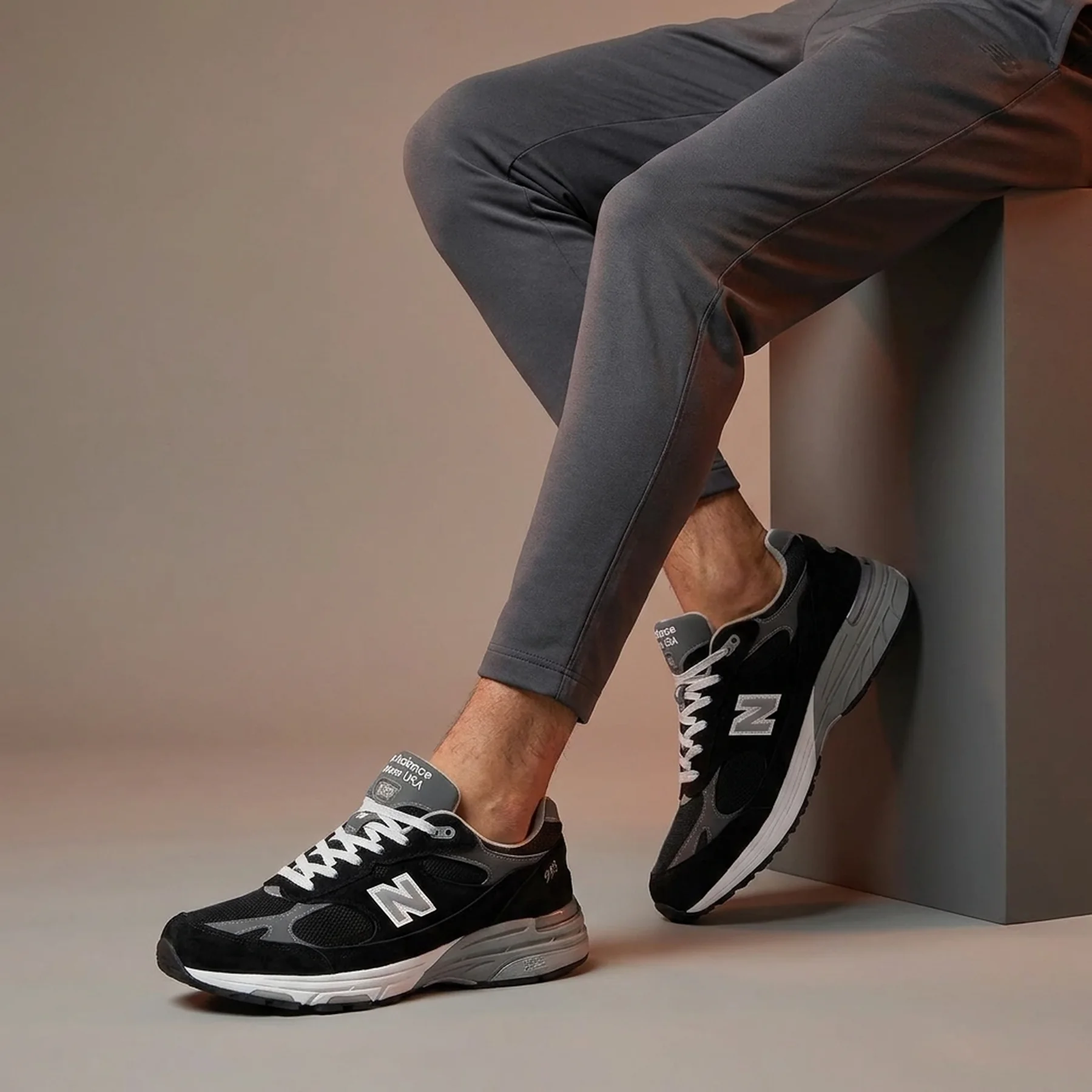 Кросівки чоловічі New Balance 740 Lunar New Year (WR993BK)