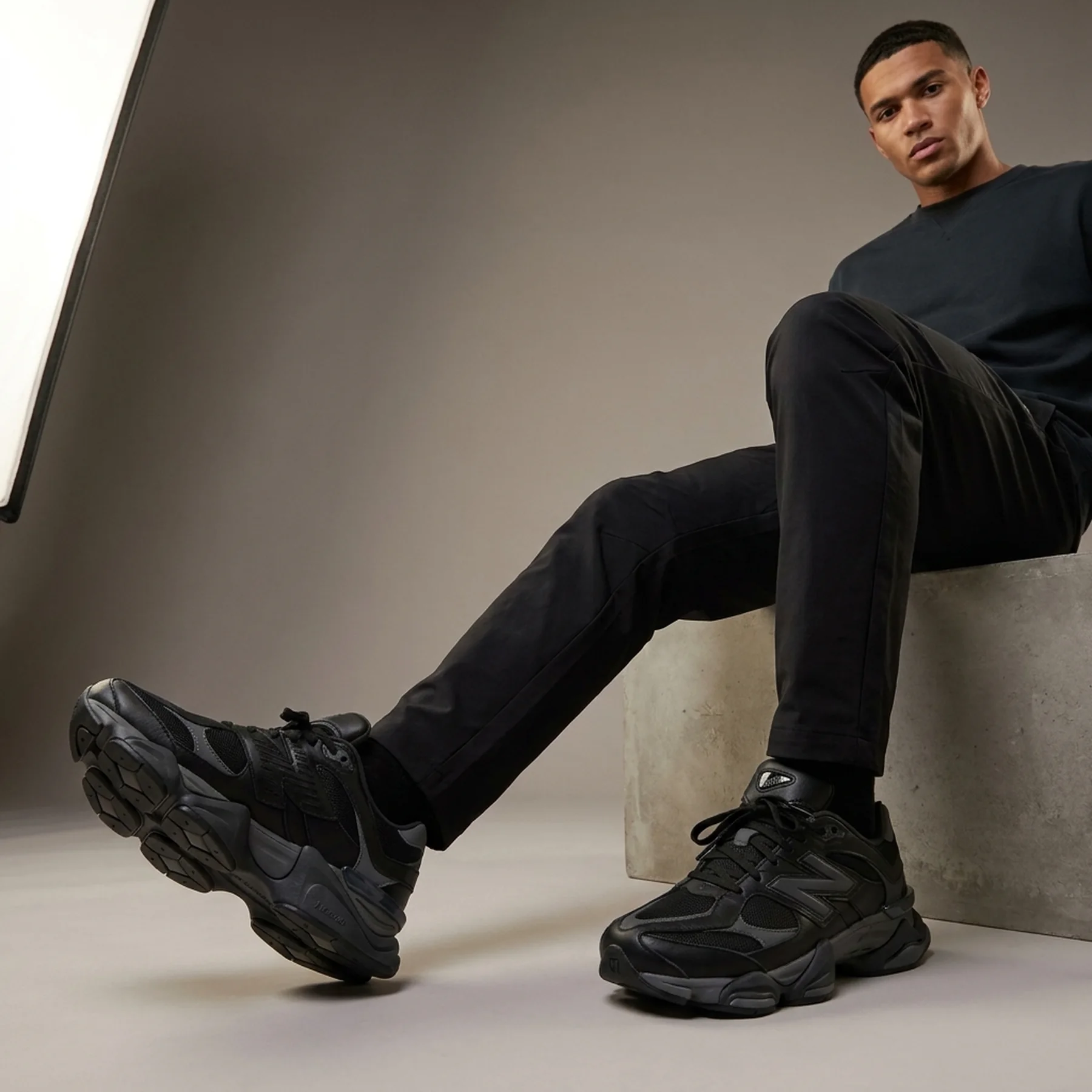 Кросівки чоловічі New Balance 9060 'Triple Black Leather'